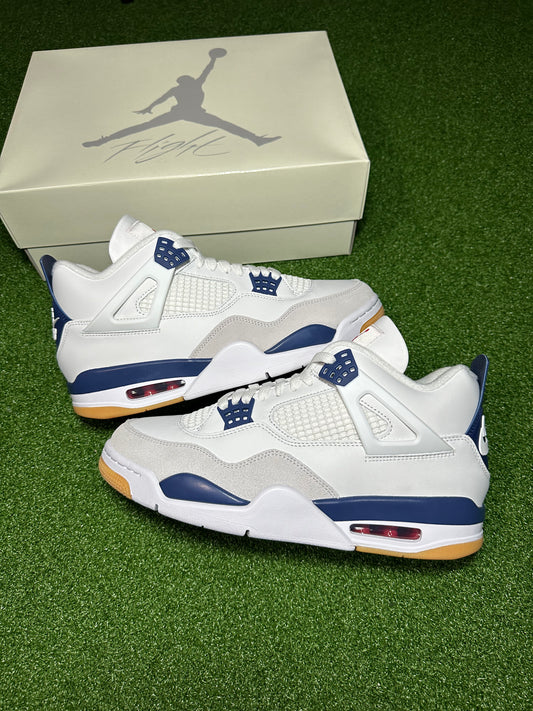 Side profile of Jordan 4 Retro SP Navy