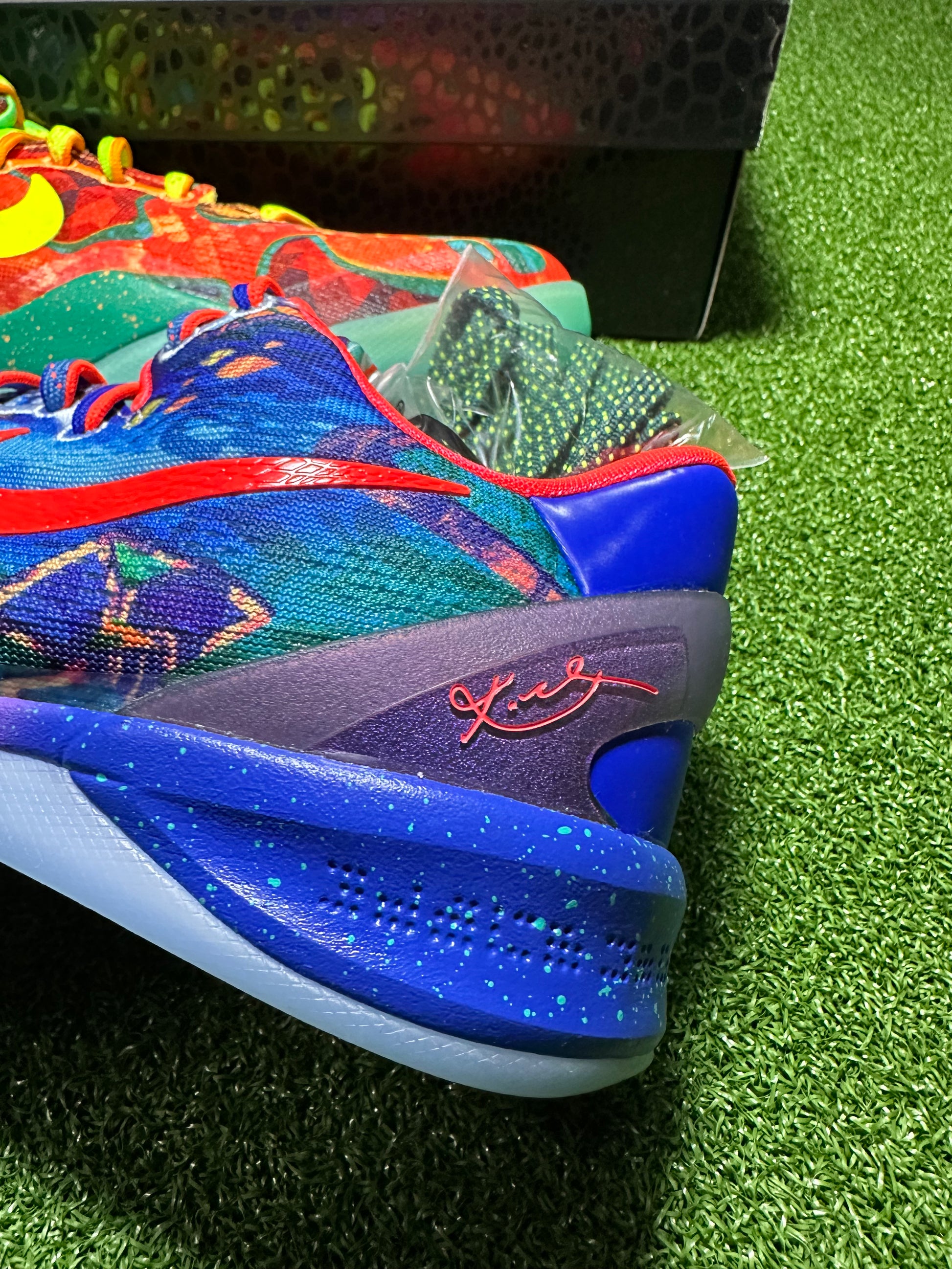 Heel details on Kobe 8 Protro What The pair