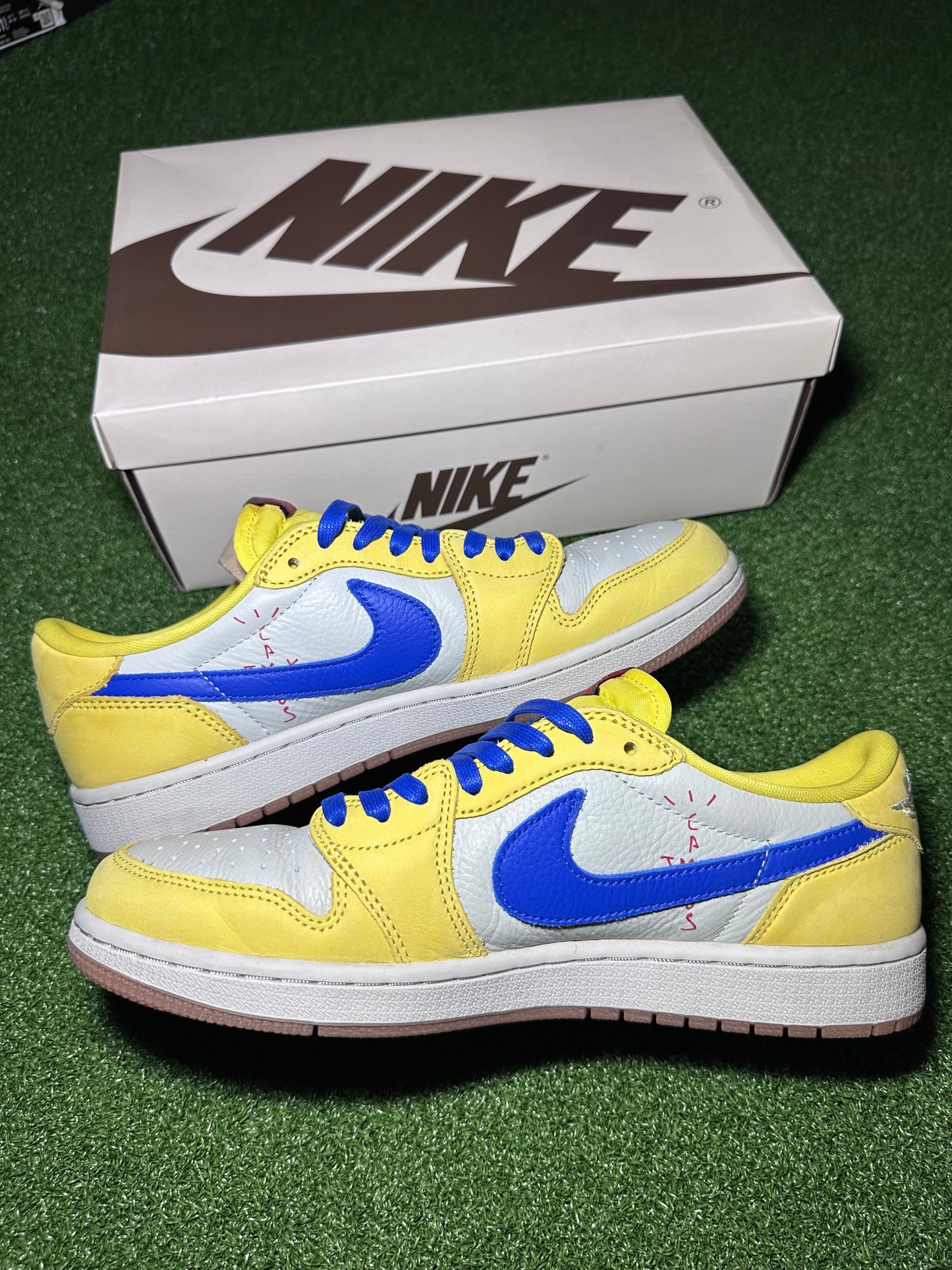 Jordan 1 Low Travis Scott Canary Look New