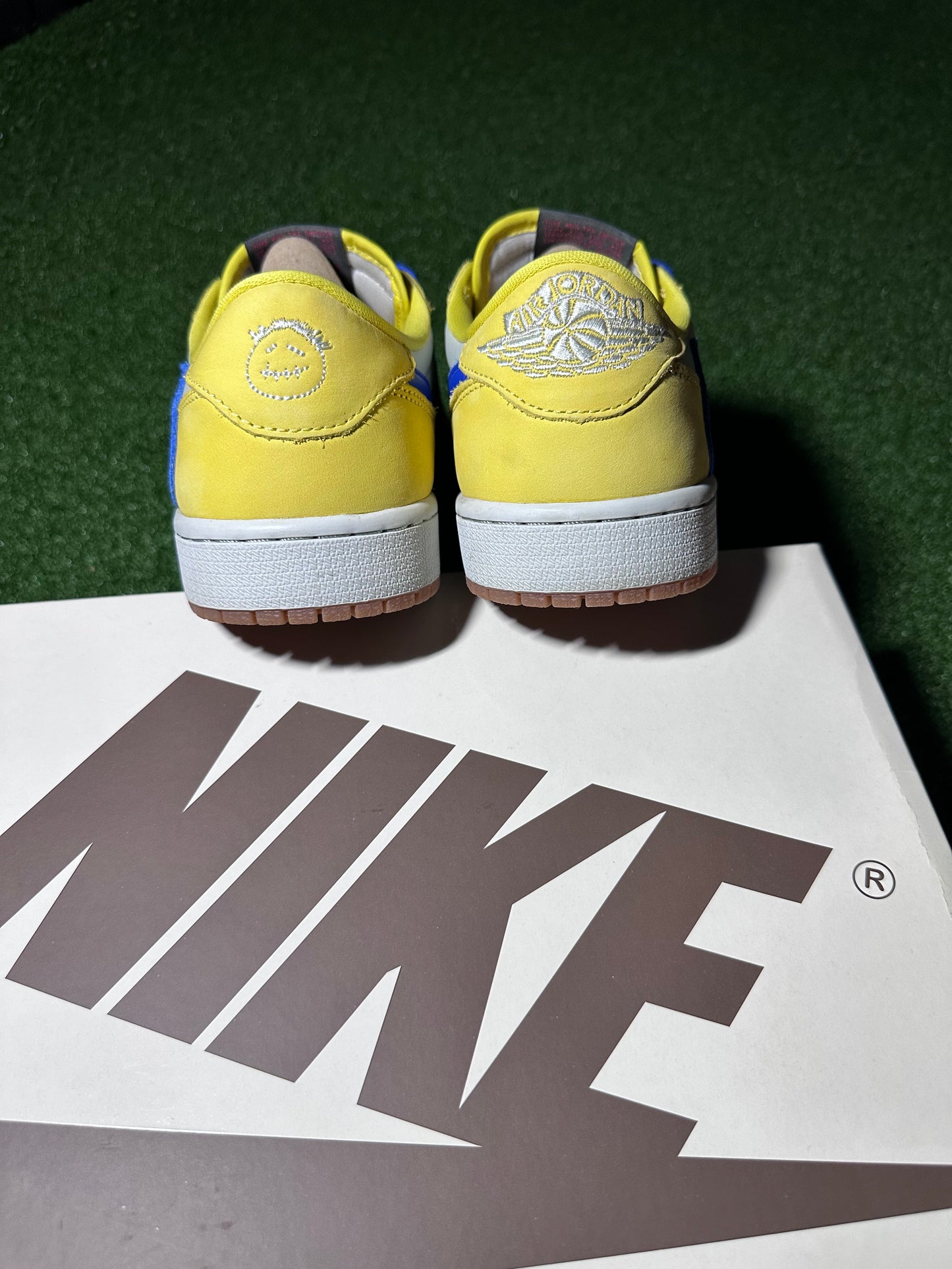 Jordan 1 Low Travis Scott Canary Look New