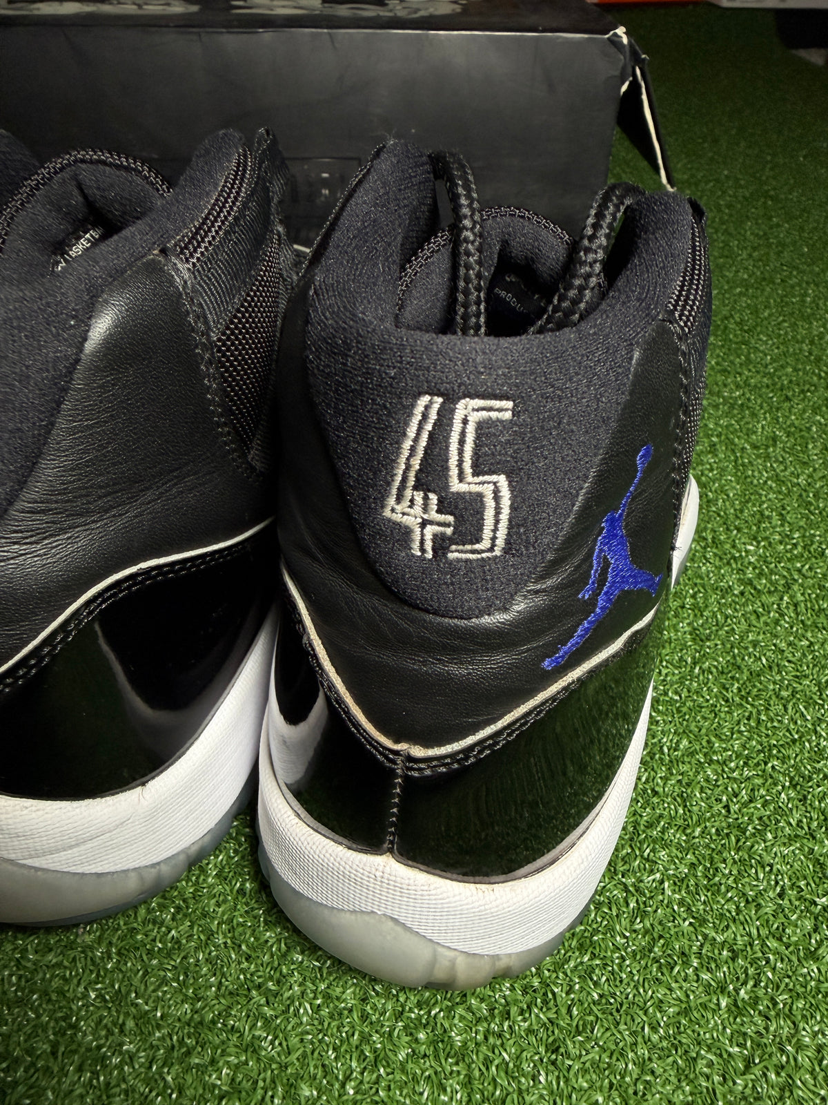 Jordan 11 Space Jam USED