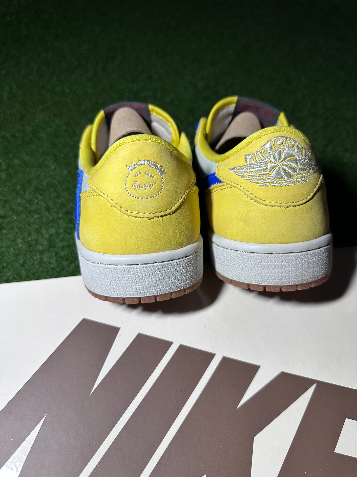 Jordan 1 Low Travis Scott Canary Look New