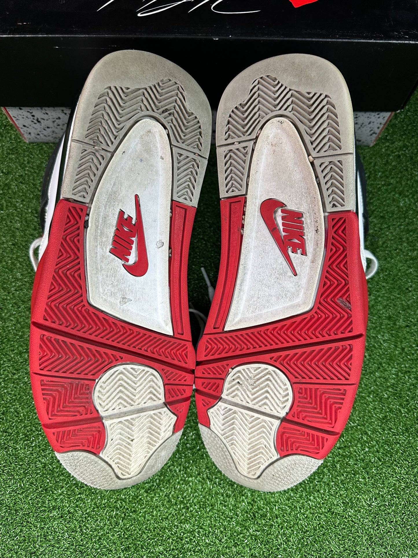 Jordan 4 Retro Fire Red (2020) USED