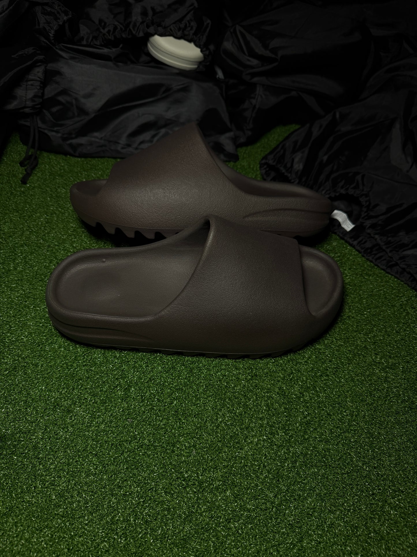 Yeezy Slide Chocolate