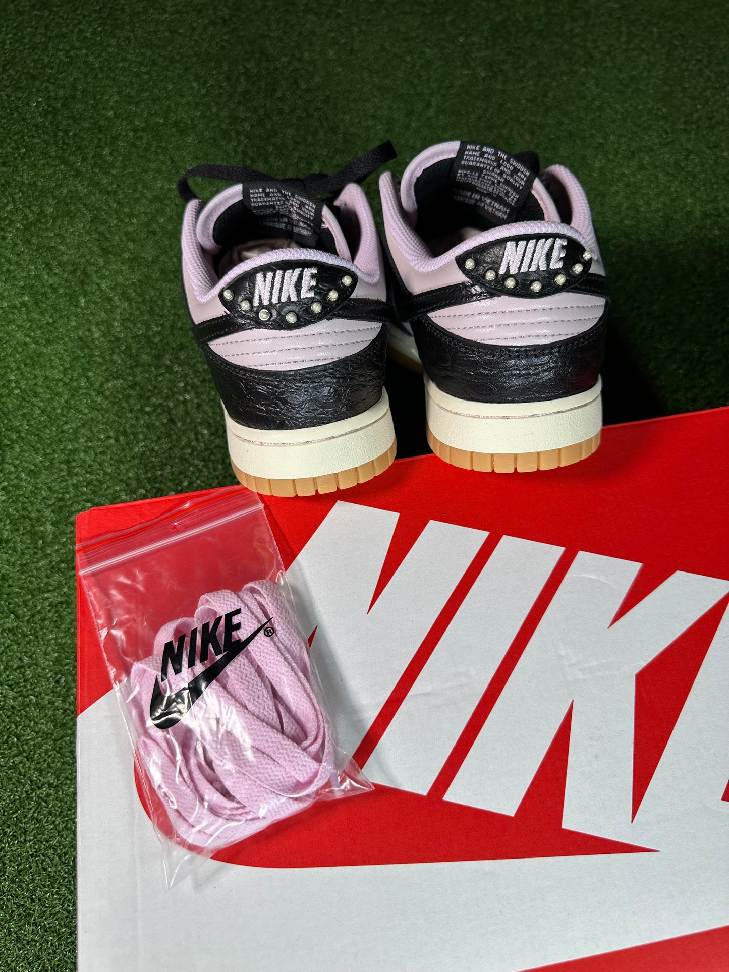 Nike Dunk Low Retro Pink Foam Black