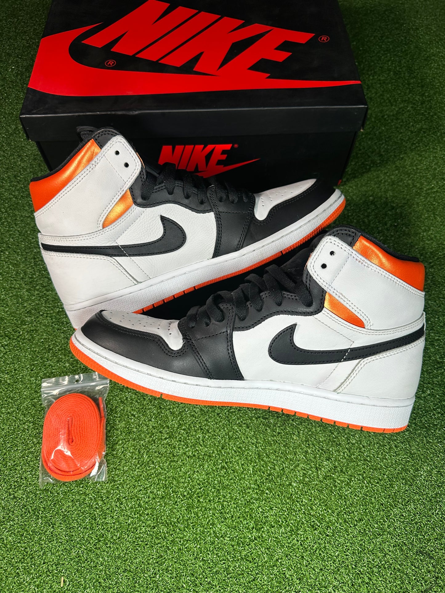 Jordan 1 Retro High Electro Orange VNDS