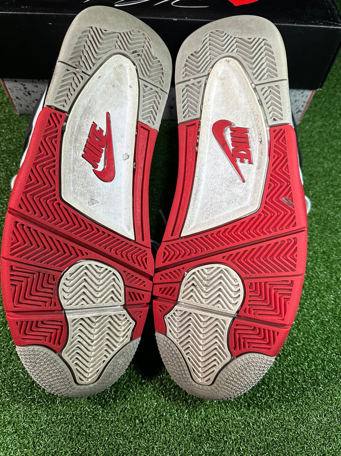 Jordan 4 Retro Fire Red (2020) USED