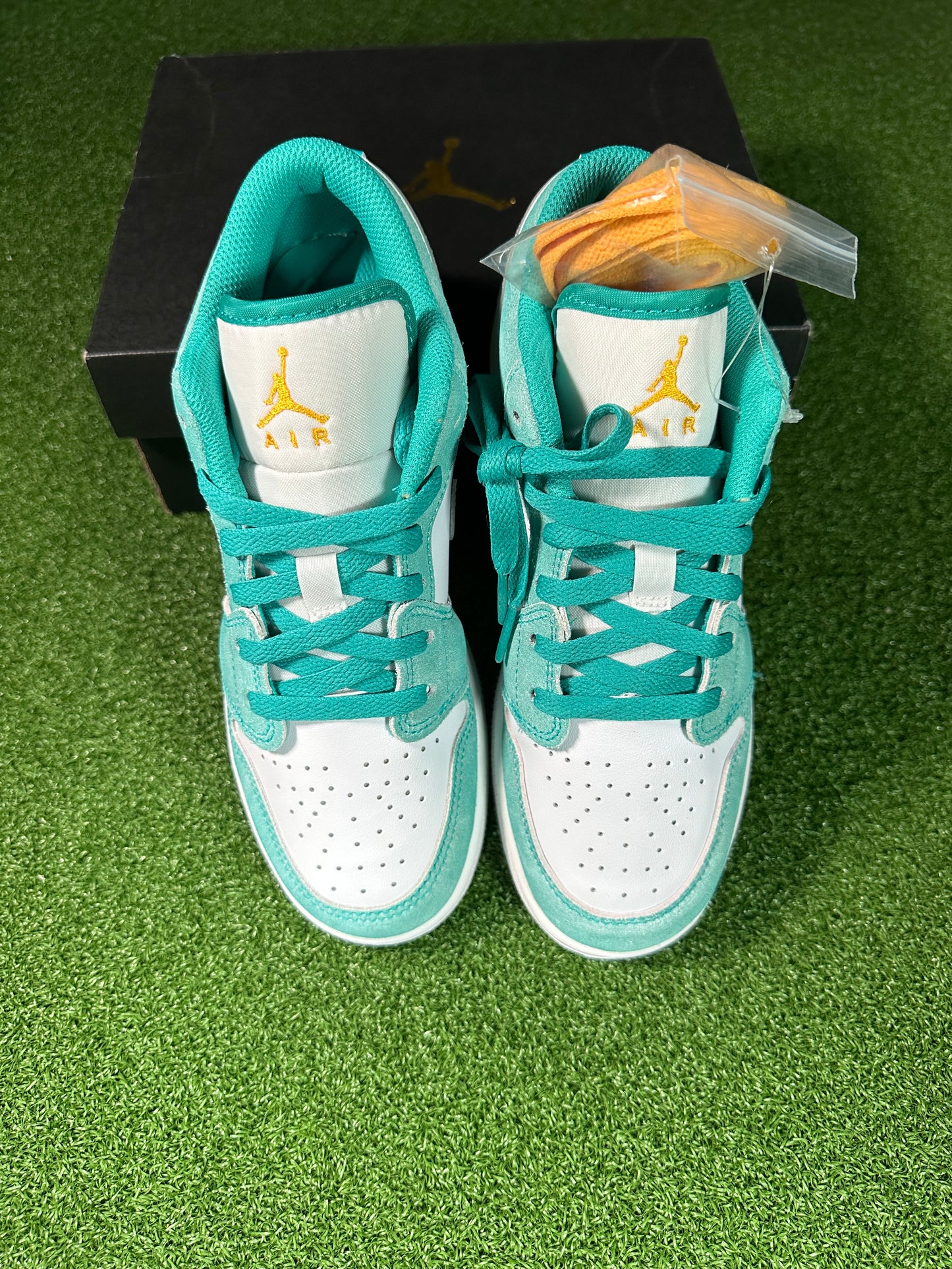 Air Jordan 1 Low New Emerald Green Detail