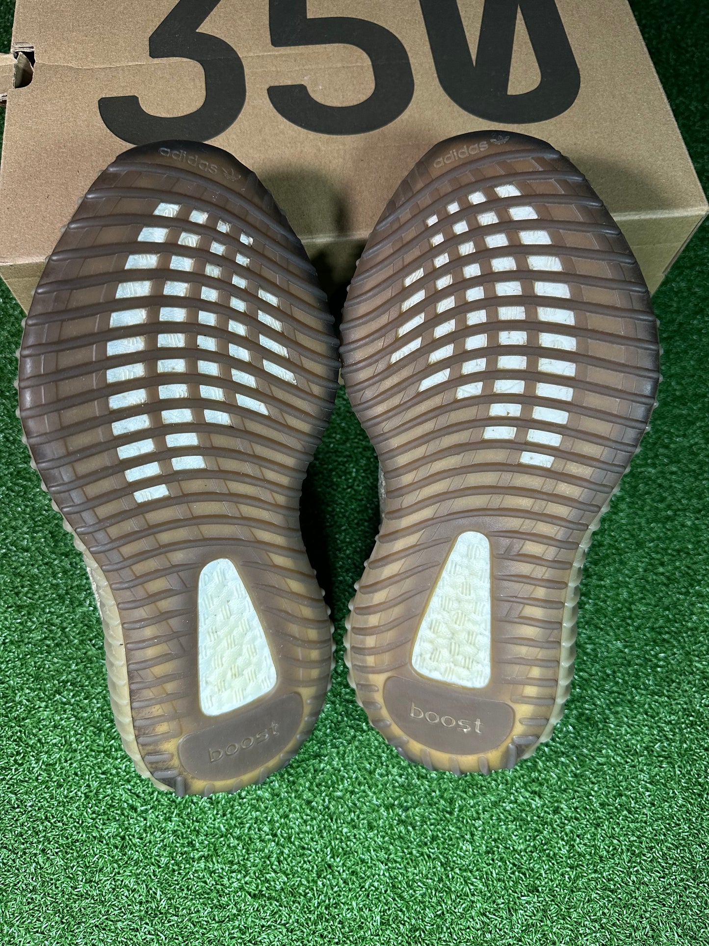 Adidas Yeezy Boost 350 V2 Carbon USED