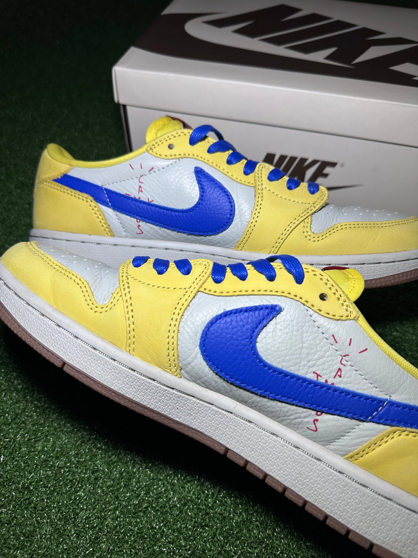 Jordan 1 Low Travis Scott Canary Look New
