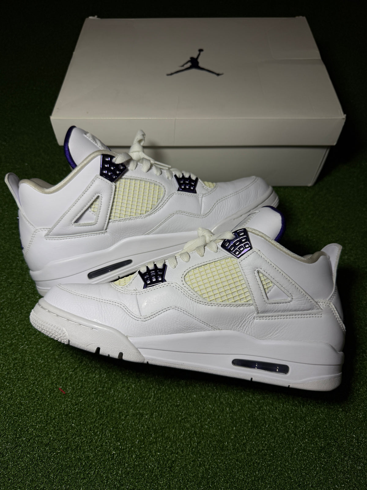 Jordan 4 Retro “Metallic Purple” Used