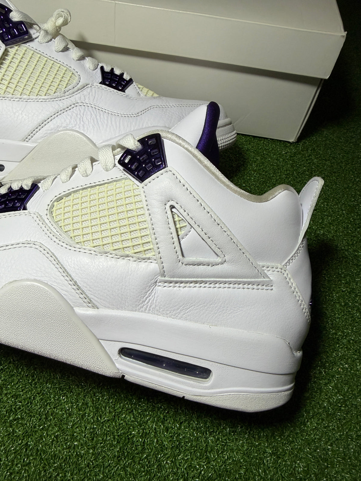 Jordan 4 Retro “Metallic Purple” Used