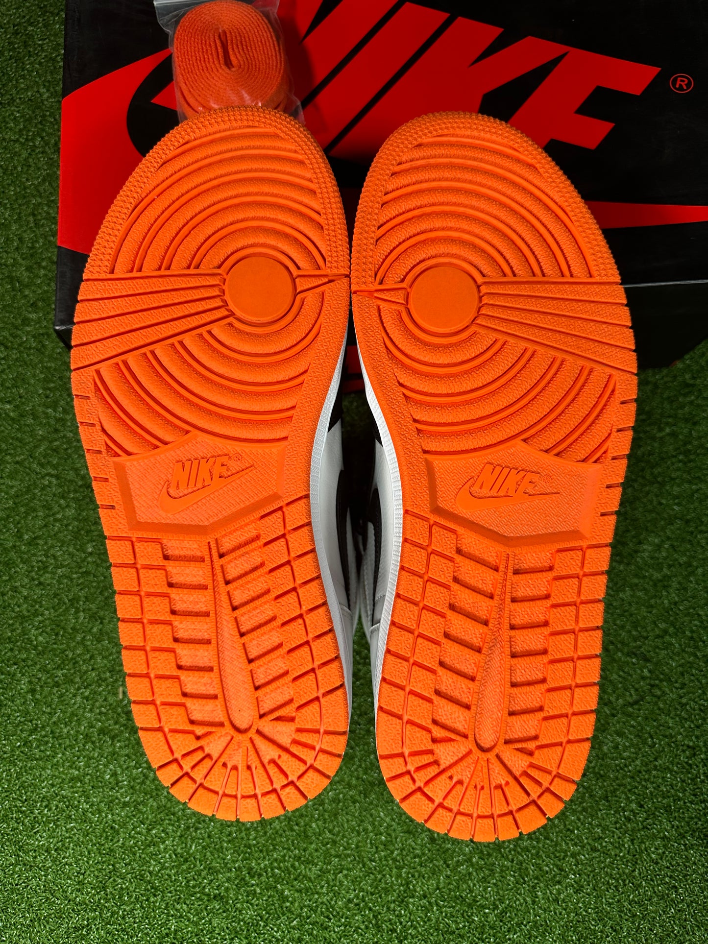 Jordan 1 Retro High Electro Orange VNDS