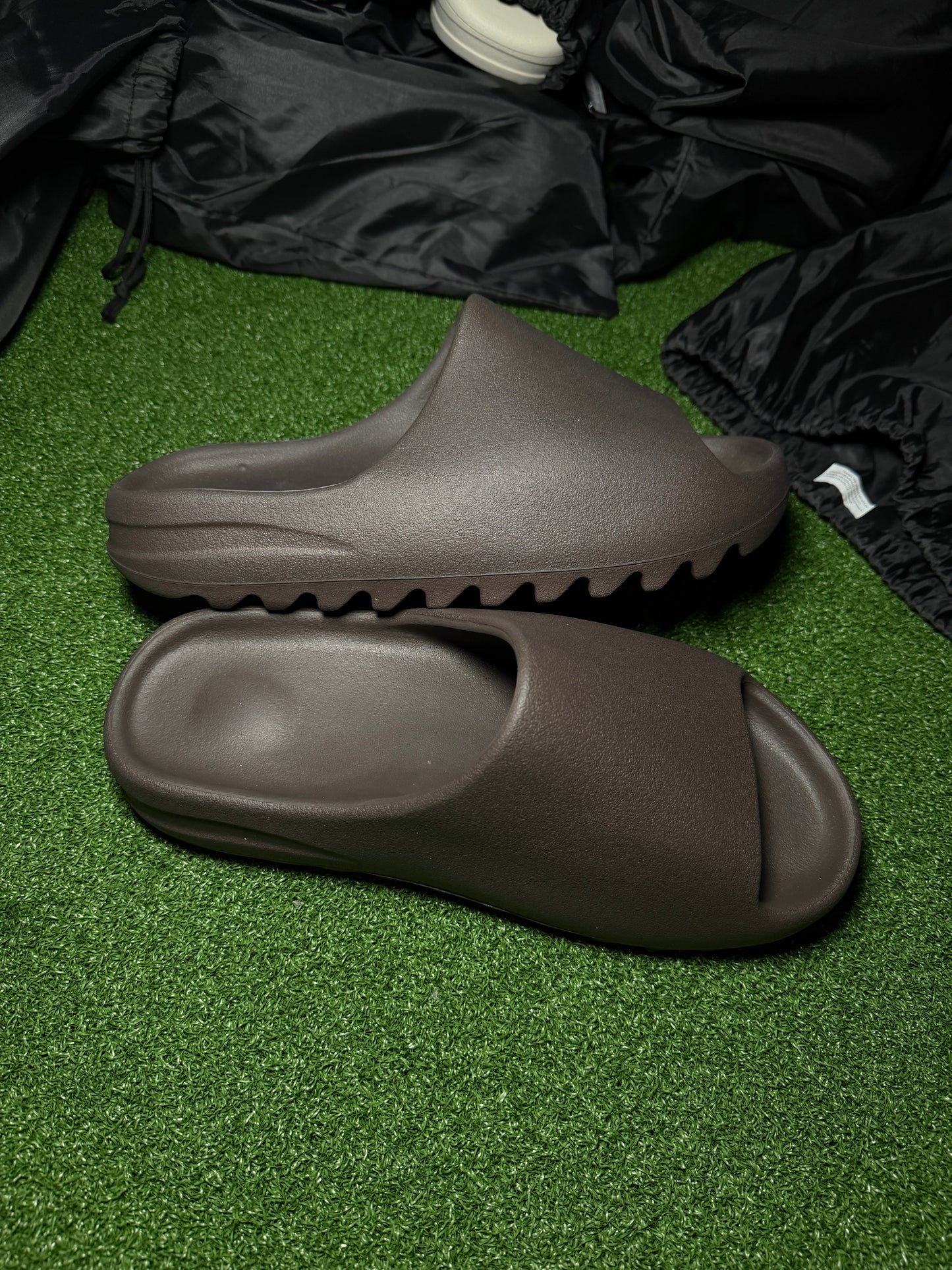 Yeezy Slide Chocolate