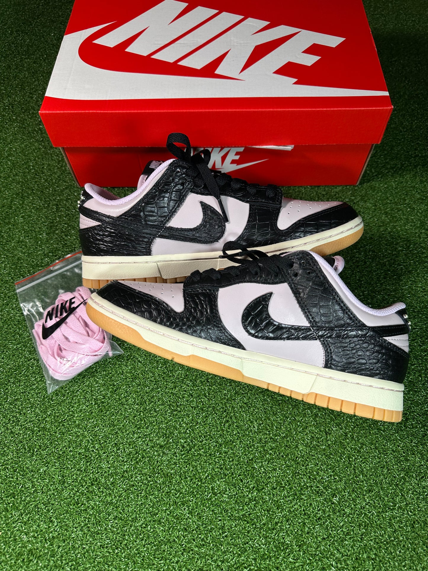 Nike Dunk Low Retro Pink Foam Black