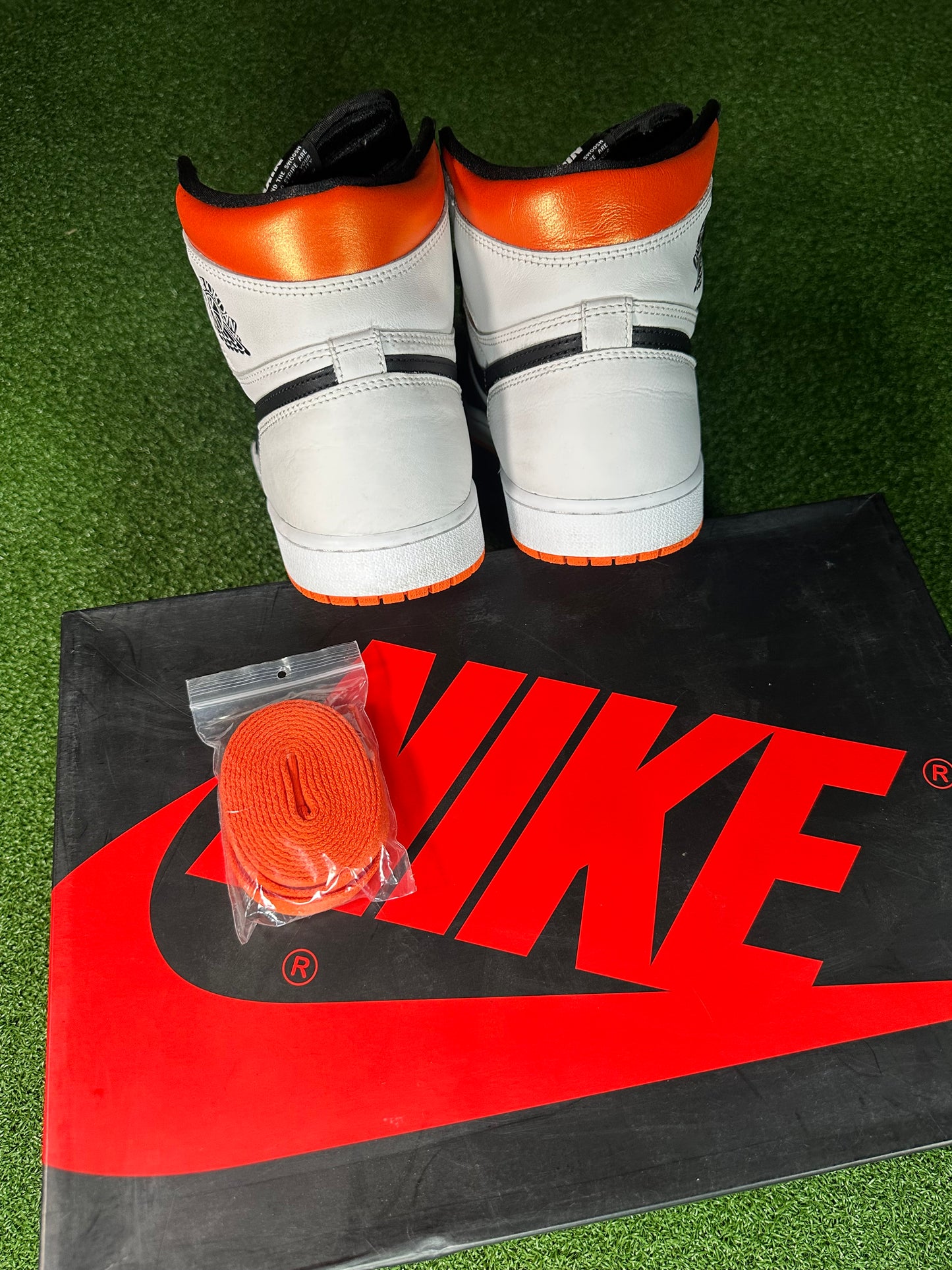 Jordan 1 Retro High Electro Orange VNDS