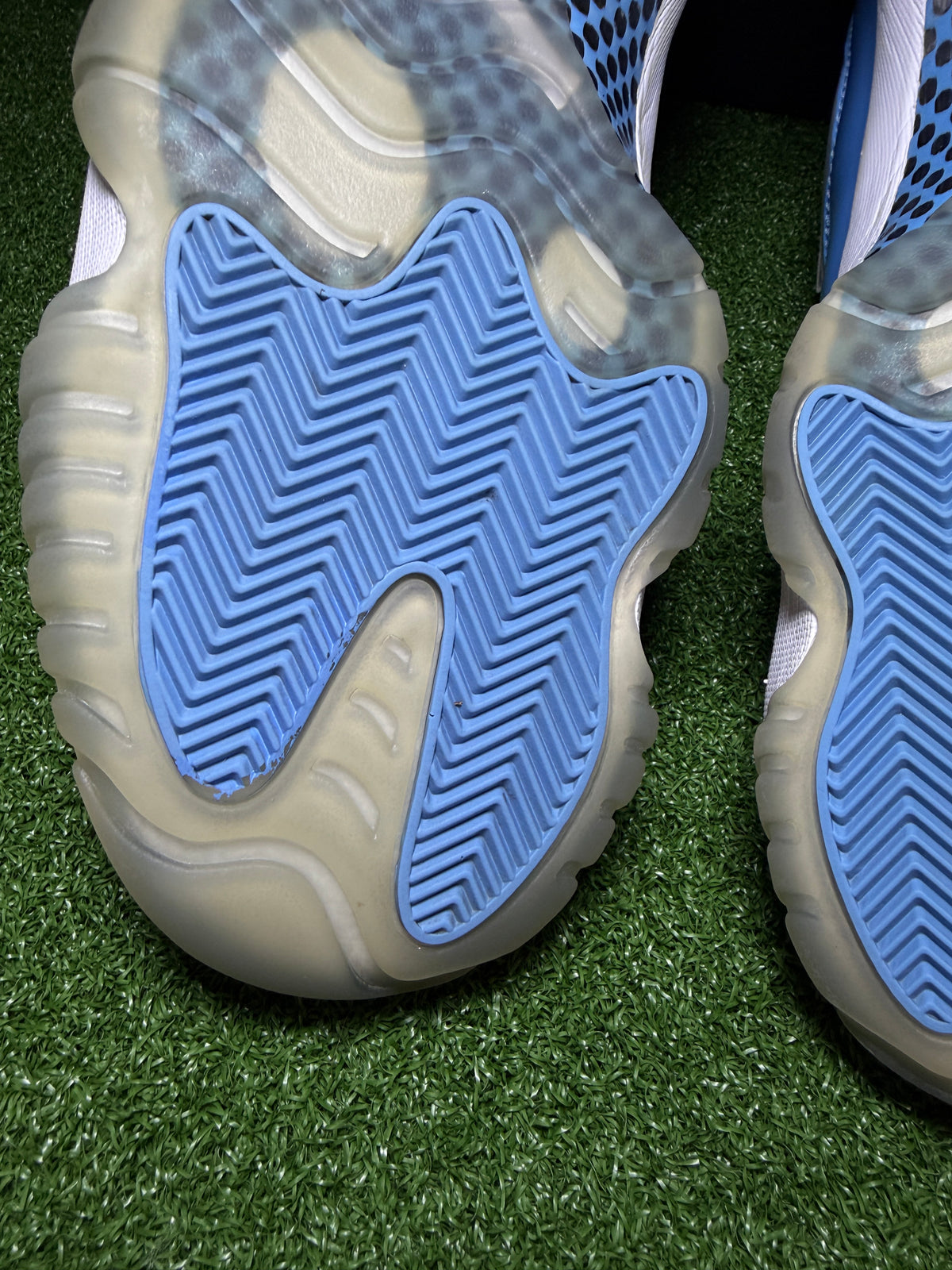 Jordan 11 Retro Low “University Blue” (2017) Used