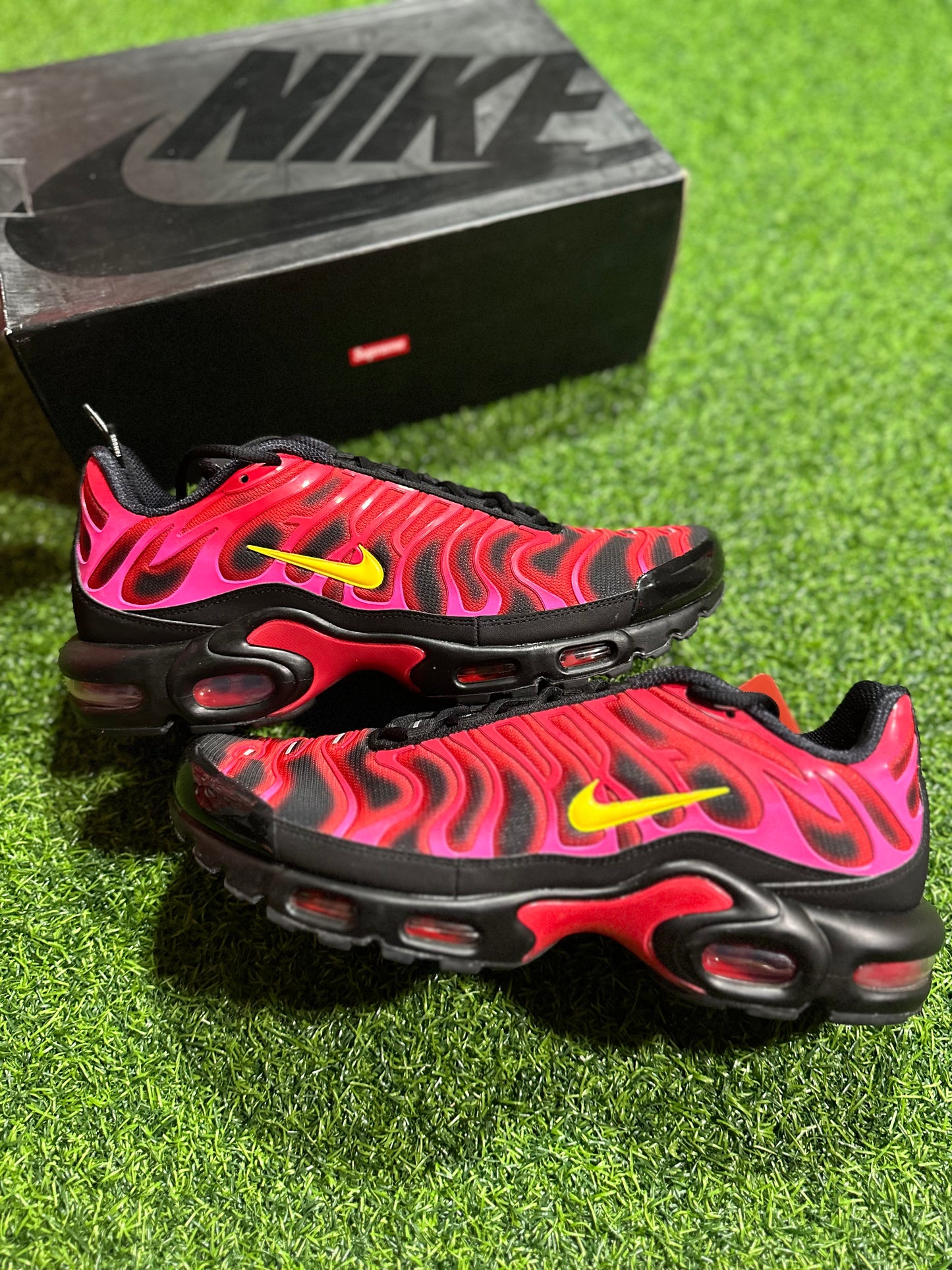 Nike Air Max Plus - Supreme University Red