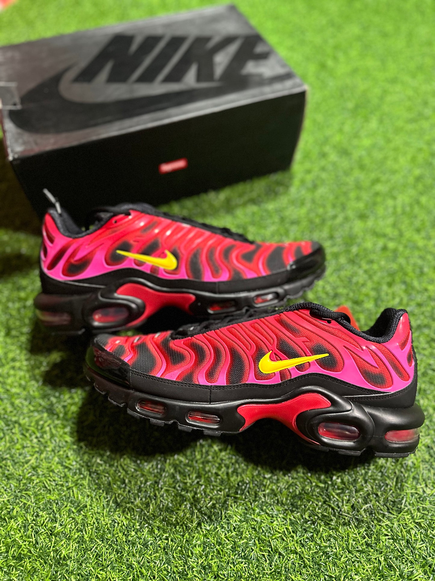 Nike Air Max Plus - Supreme University Red