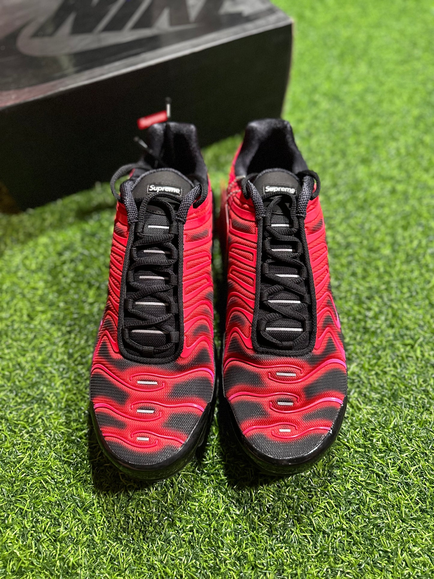 Nike Air Max Plus - Supreme University Red