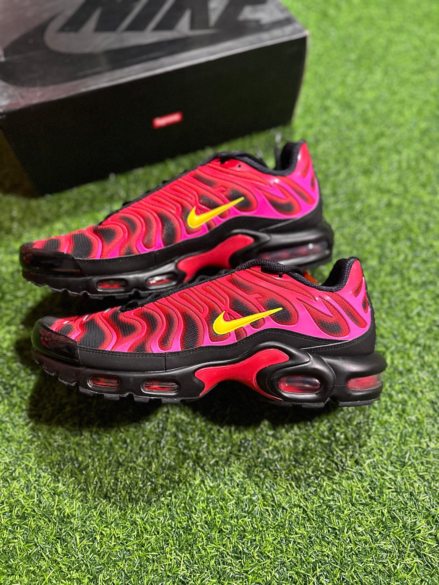 Nike Air Max Plus - Supreme University Red