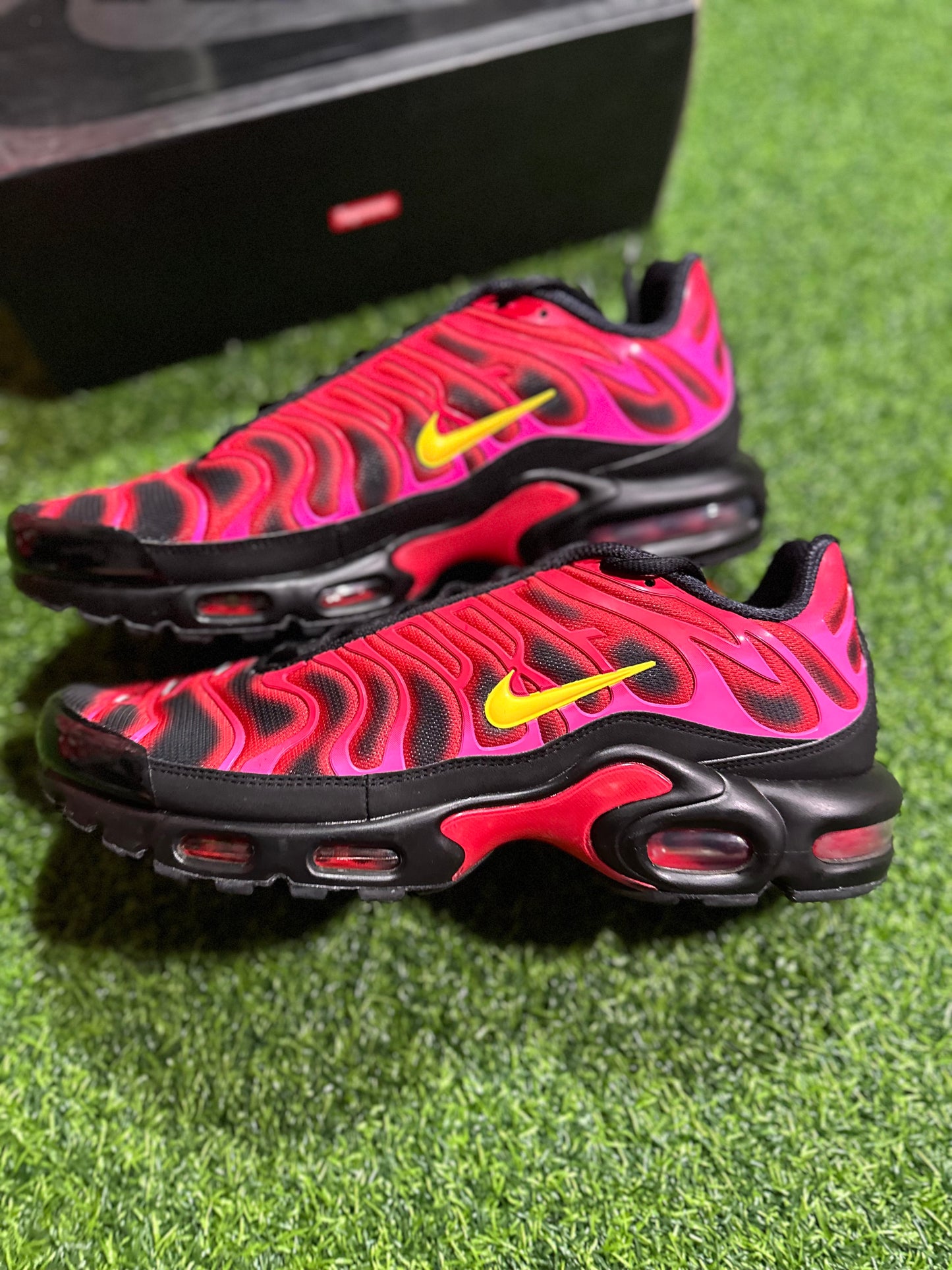 Nike Air Max Plus - Supreme University Red