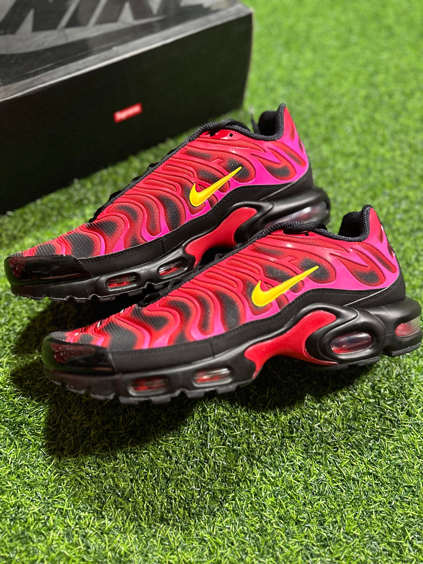 Nike Air Max Plus - Supreme University Red