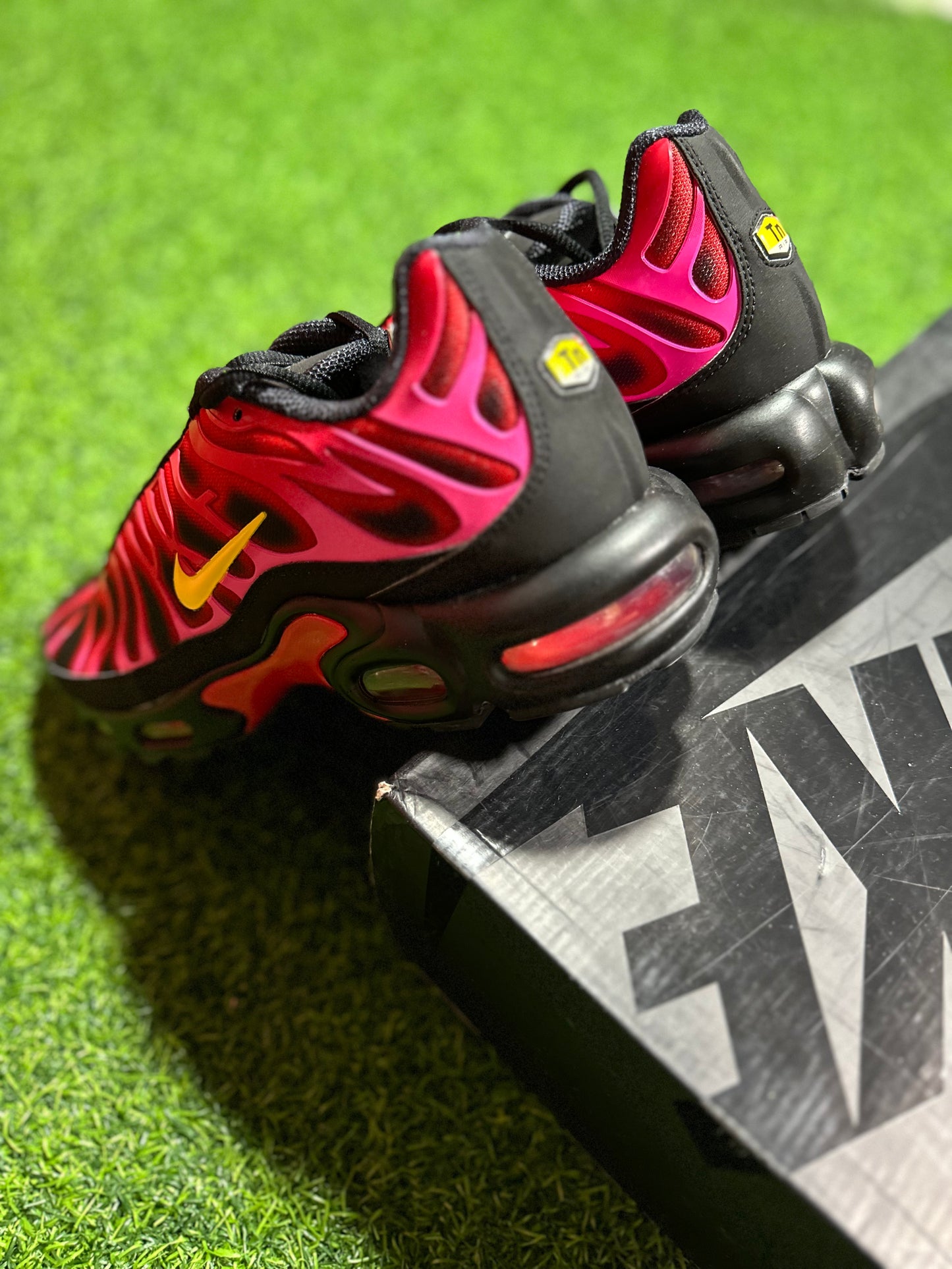 Nike Air Max Plus - Supreme University Red