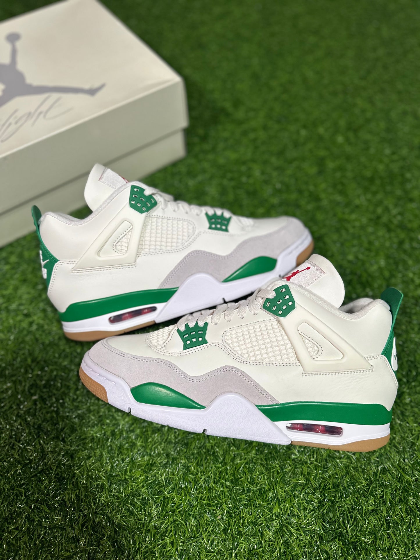 Jordan 4 SB - Verde pino