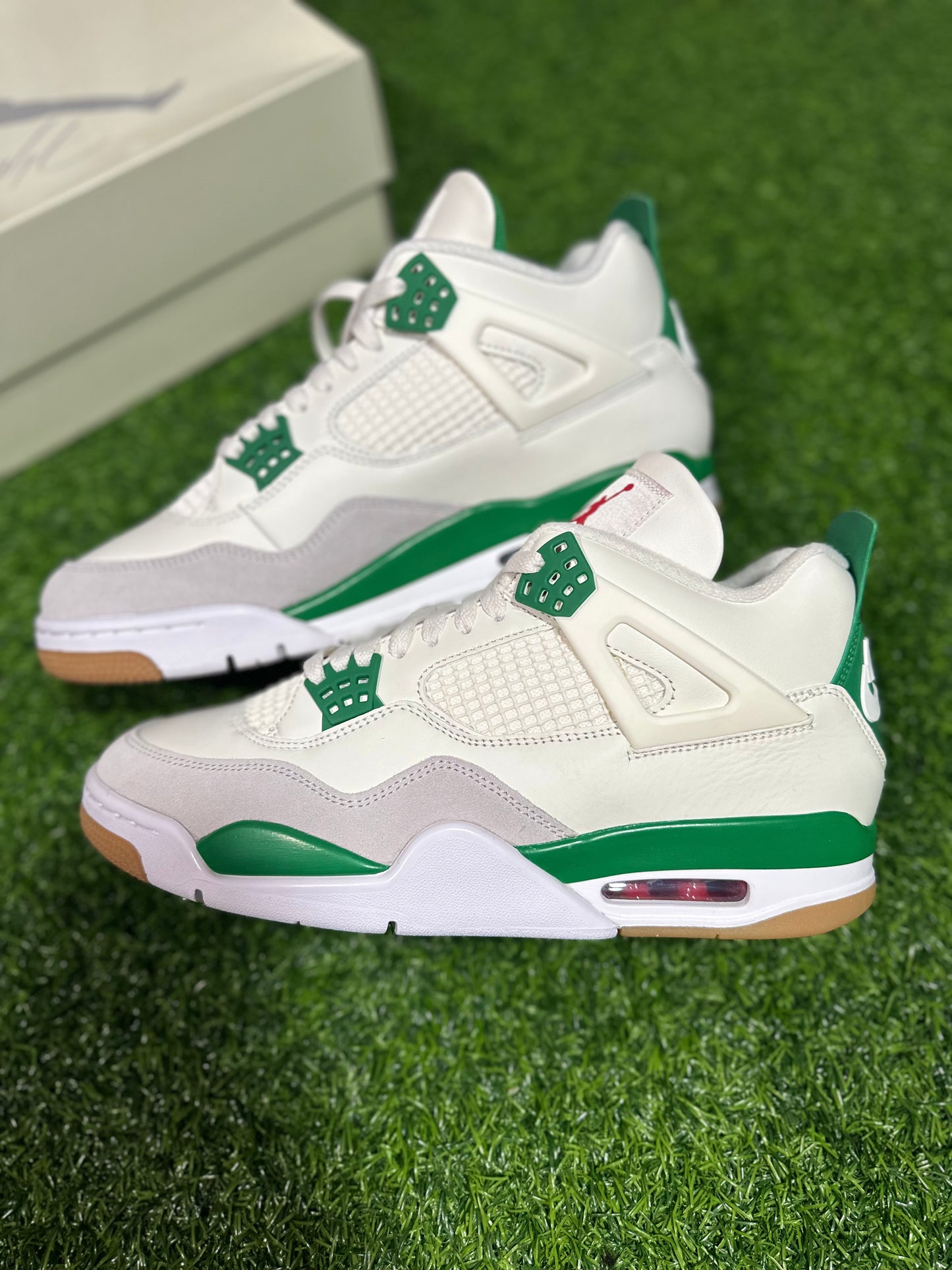 Jordan 4 SB - Verde pino