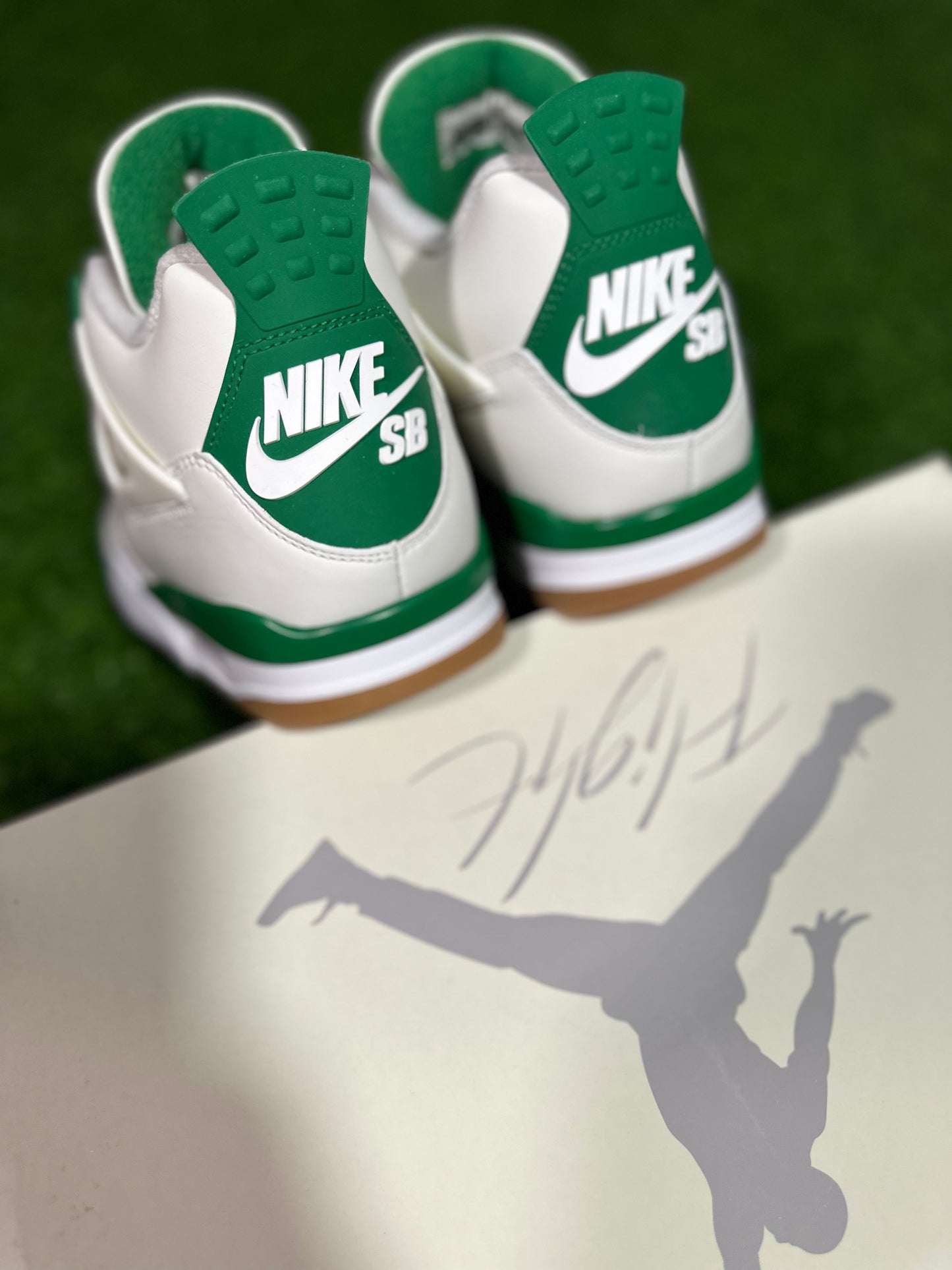 Jordan 4 SB - Verde pino