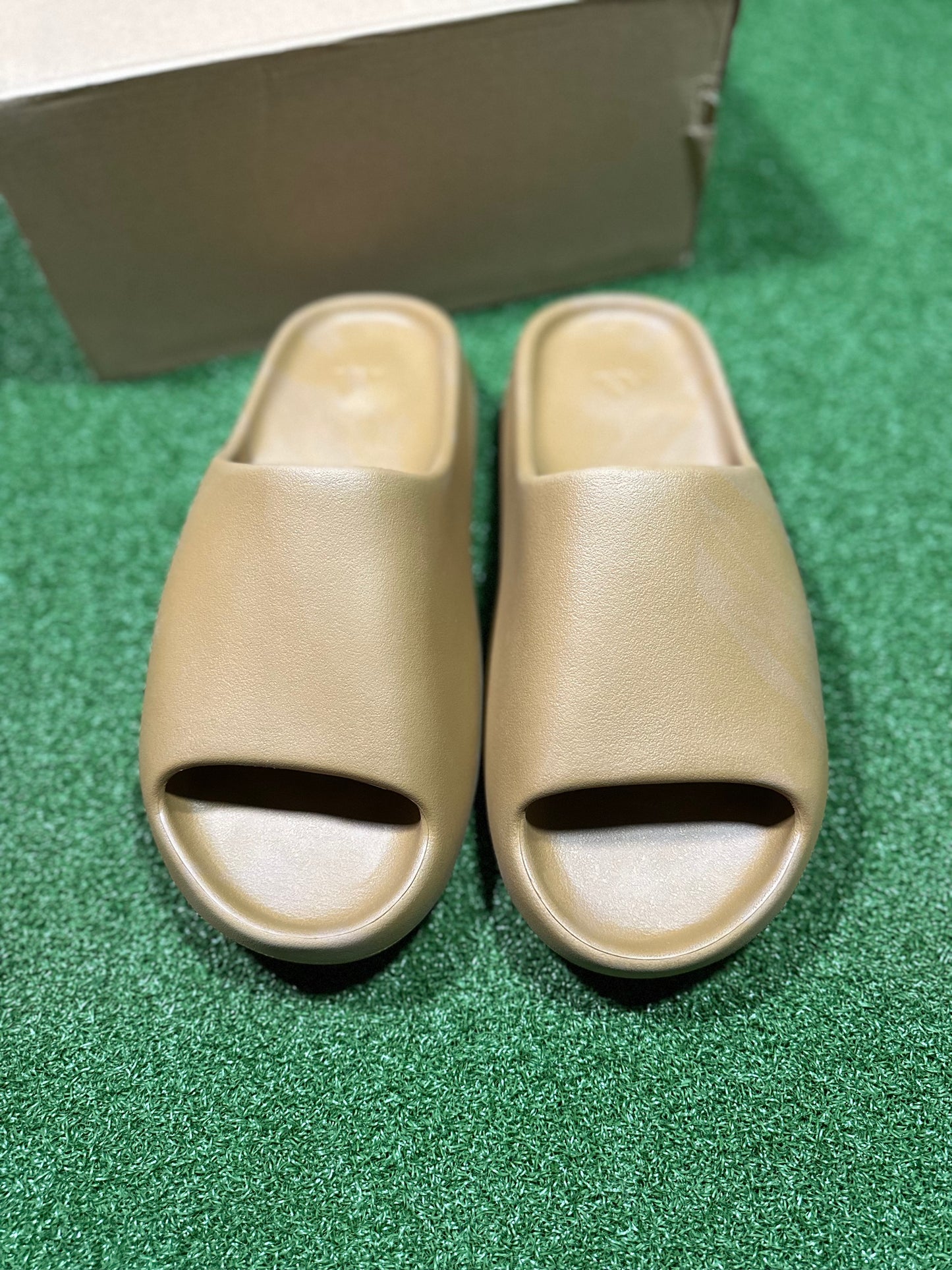 Chanclas Yeezy - Ocre