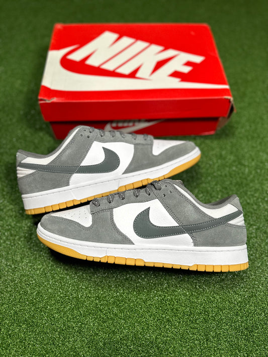 Nike Dunk Low - Swoosh 3M en color gris humo y goma