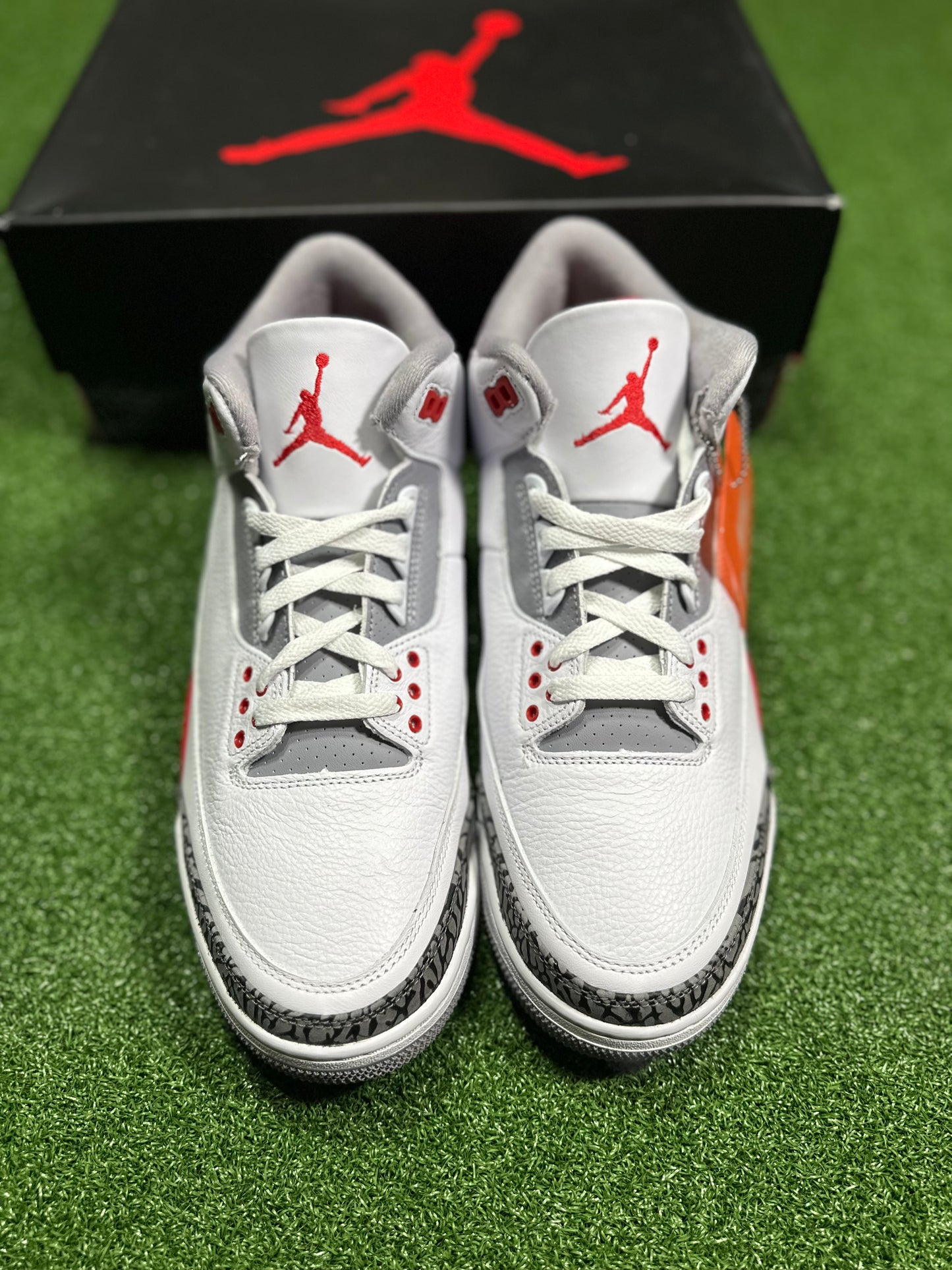 Jordan 3 Retro - Rojo fuego (2022)