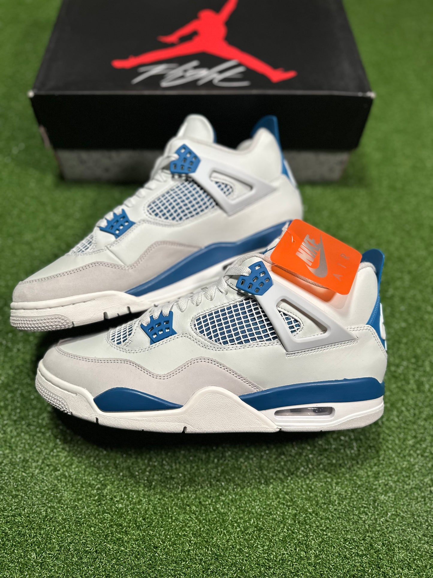 Jordan 4 Retro - Azul militar (2024)