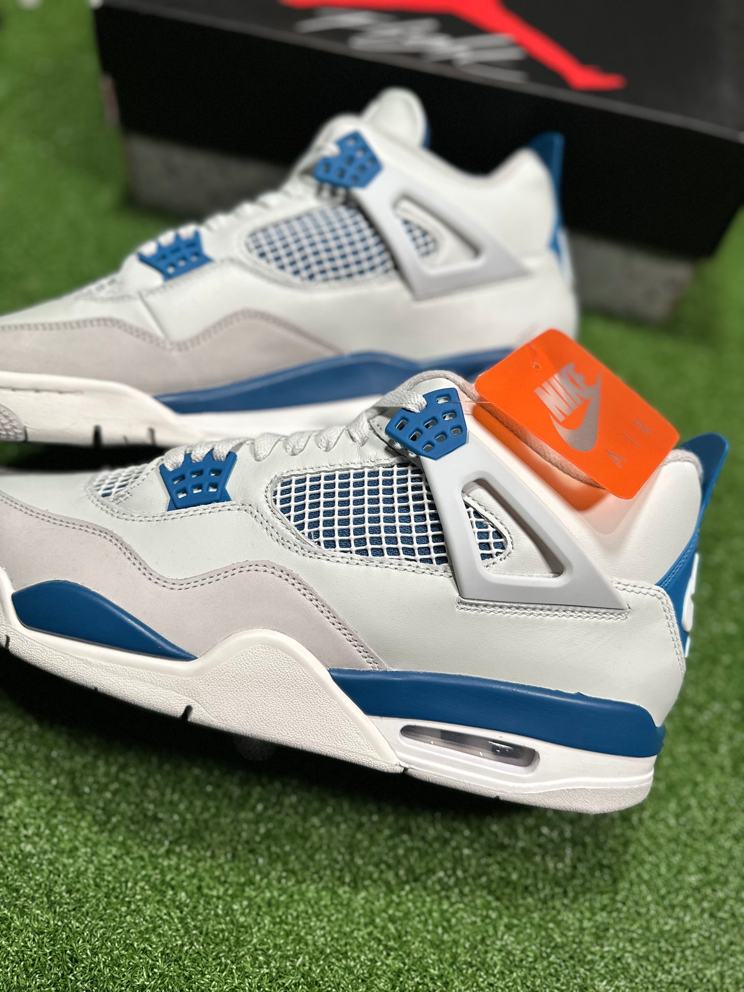 Jordan 4 Retro - Azul militar (2024)