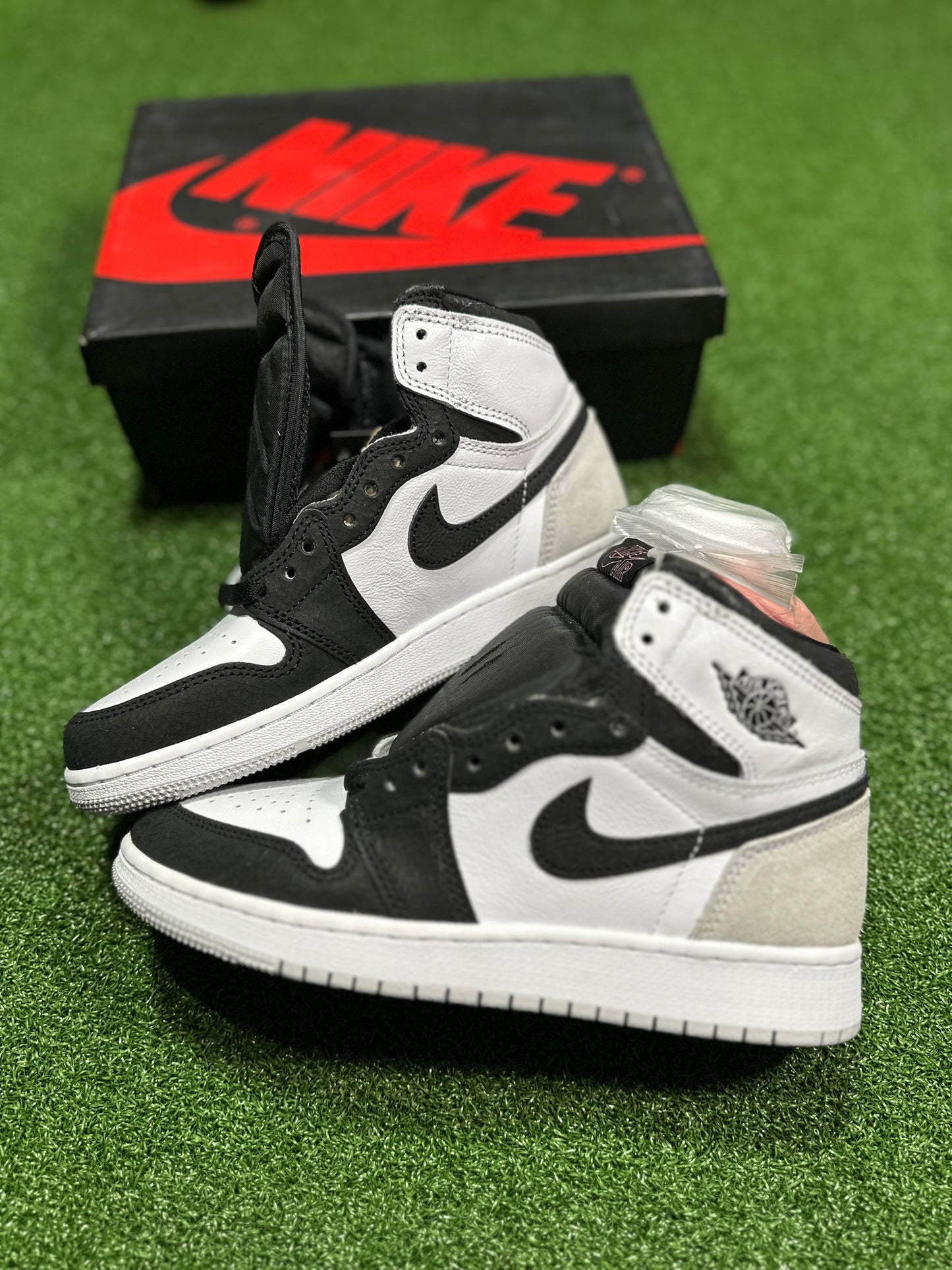 Jordan 1 Retro High OG Bleached Coral (Escuela primaria)