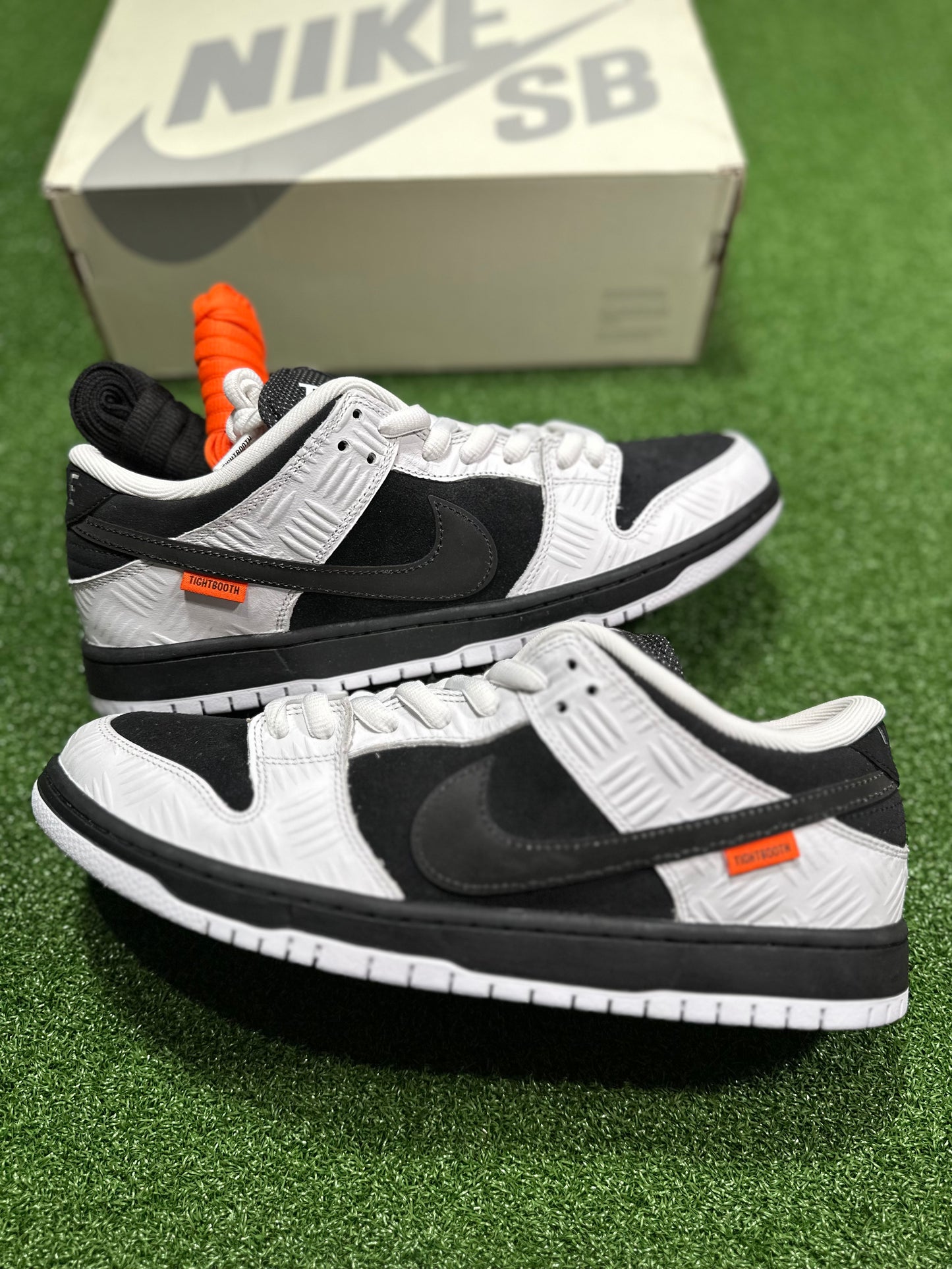 Nike SB Dunk Low - TIGHTBOOTH