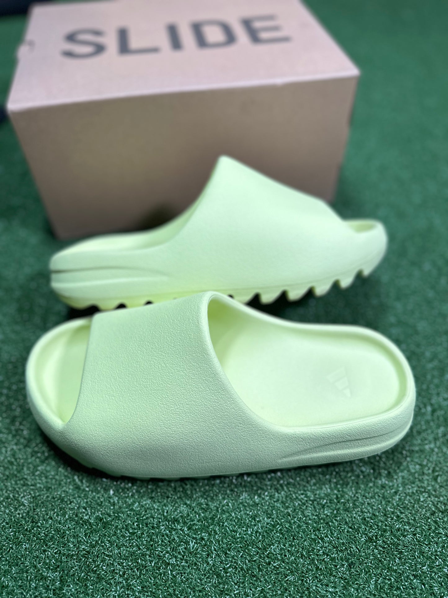 Adidas Yeezy Slide Glow Green USED