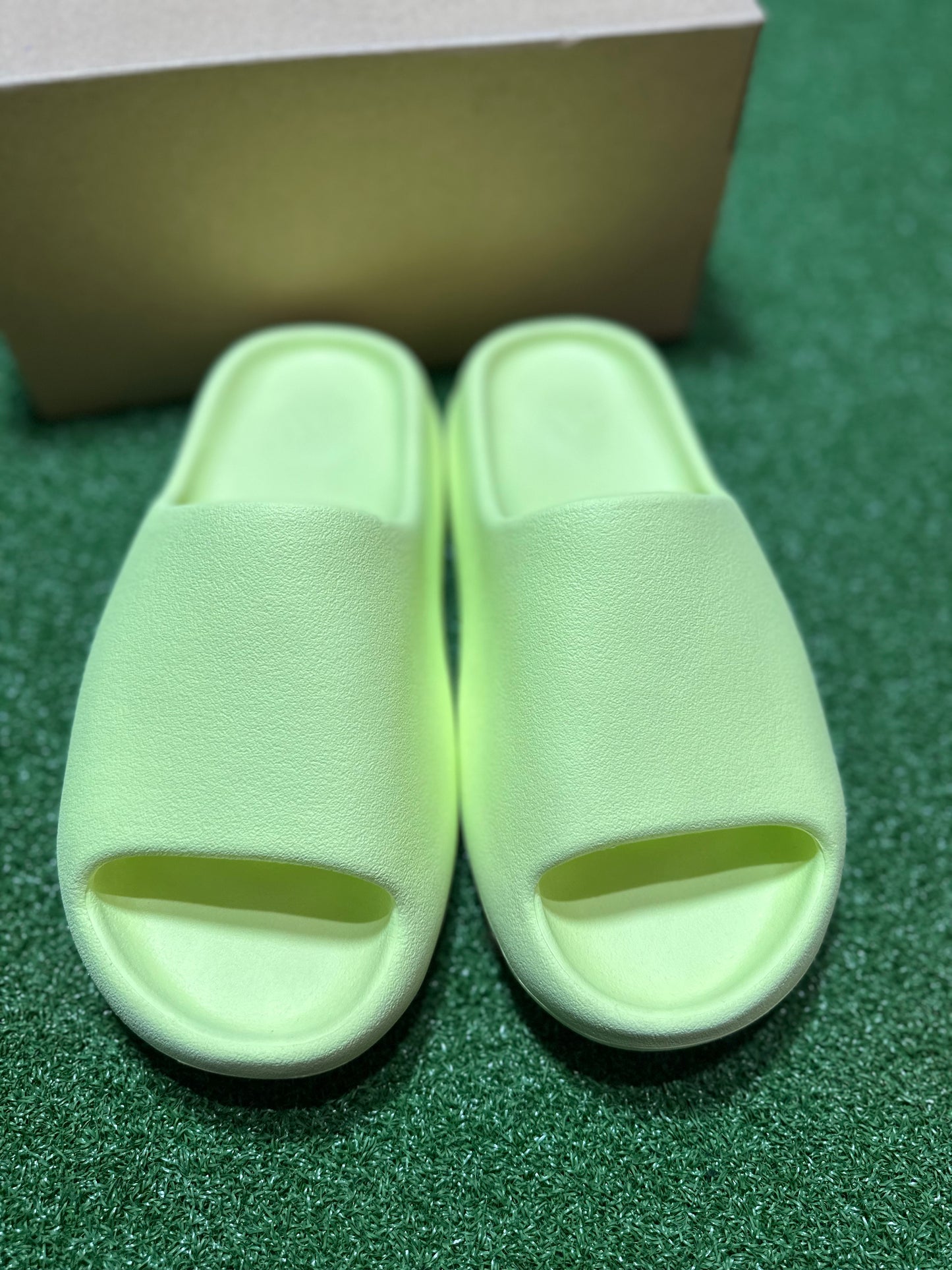 Adidas Yeezy Slide Glow Green USED