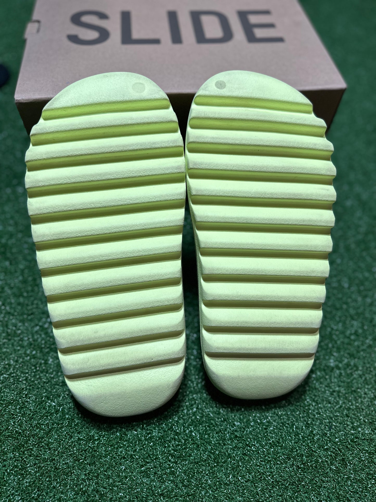 Adidas Yeezy Slide Glow Green USED