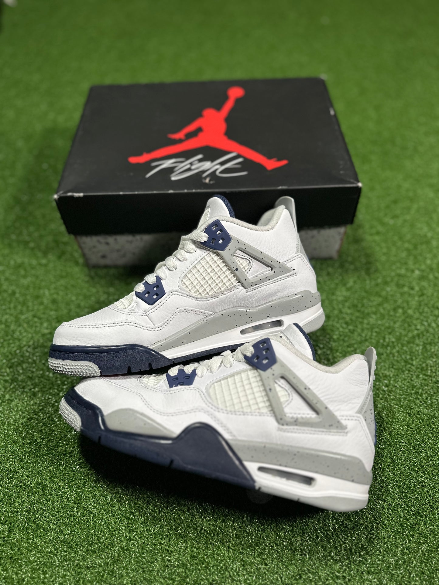 Jordan 4 Retro Midnight Navy (Escuela primaria) USADO