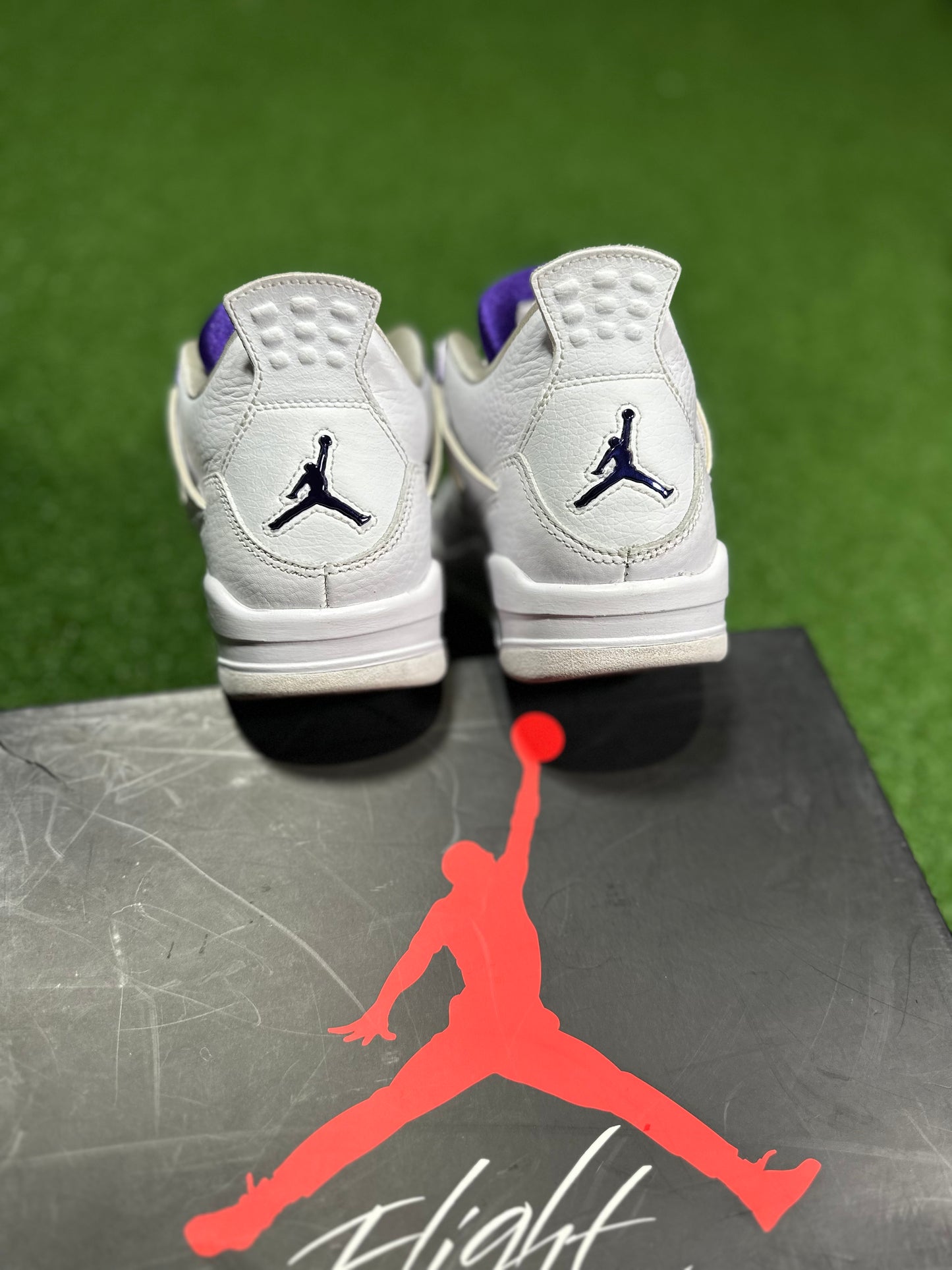 Jordan 4 Retro Metallic Purple (Escuela primaria) USADO