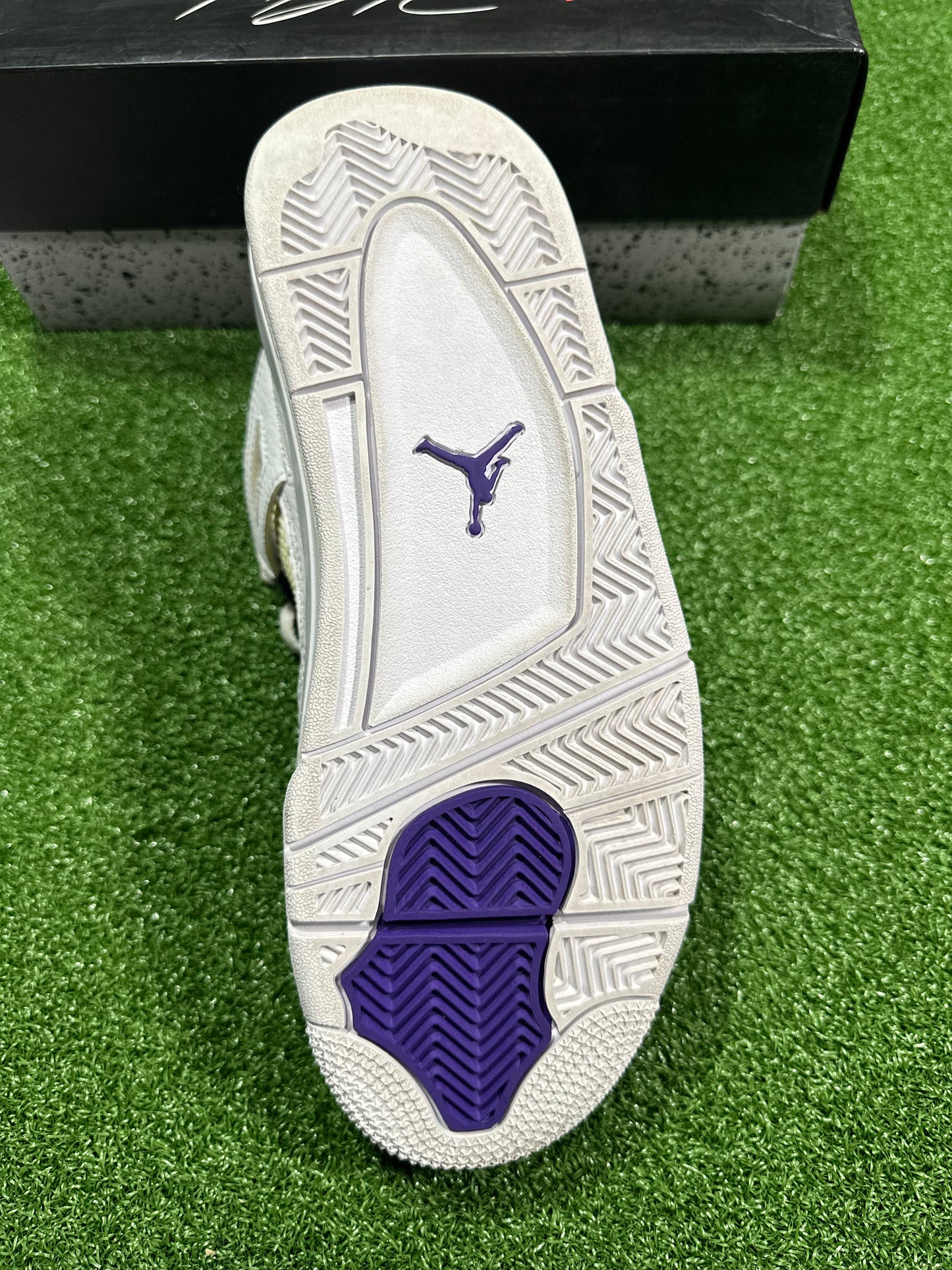 Jordan 4 Retro Metallic Purple (Escuela primaria) USADO