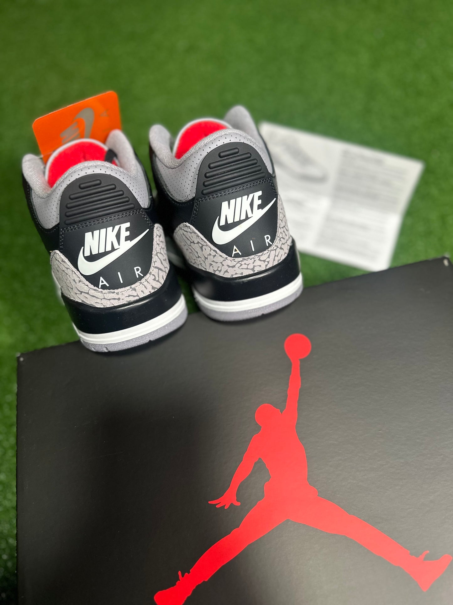 Jordan 3 Retro OG Cemento negro (2024)