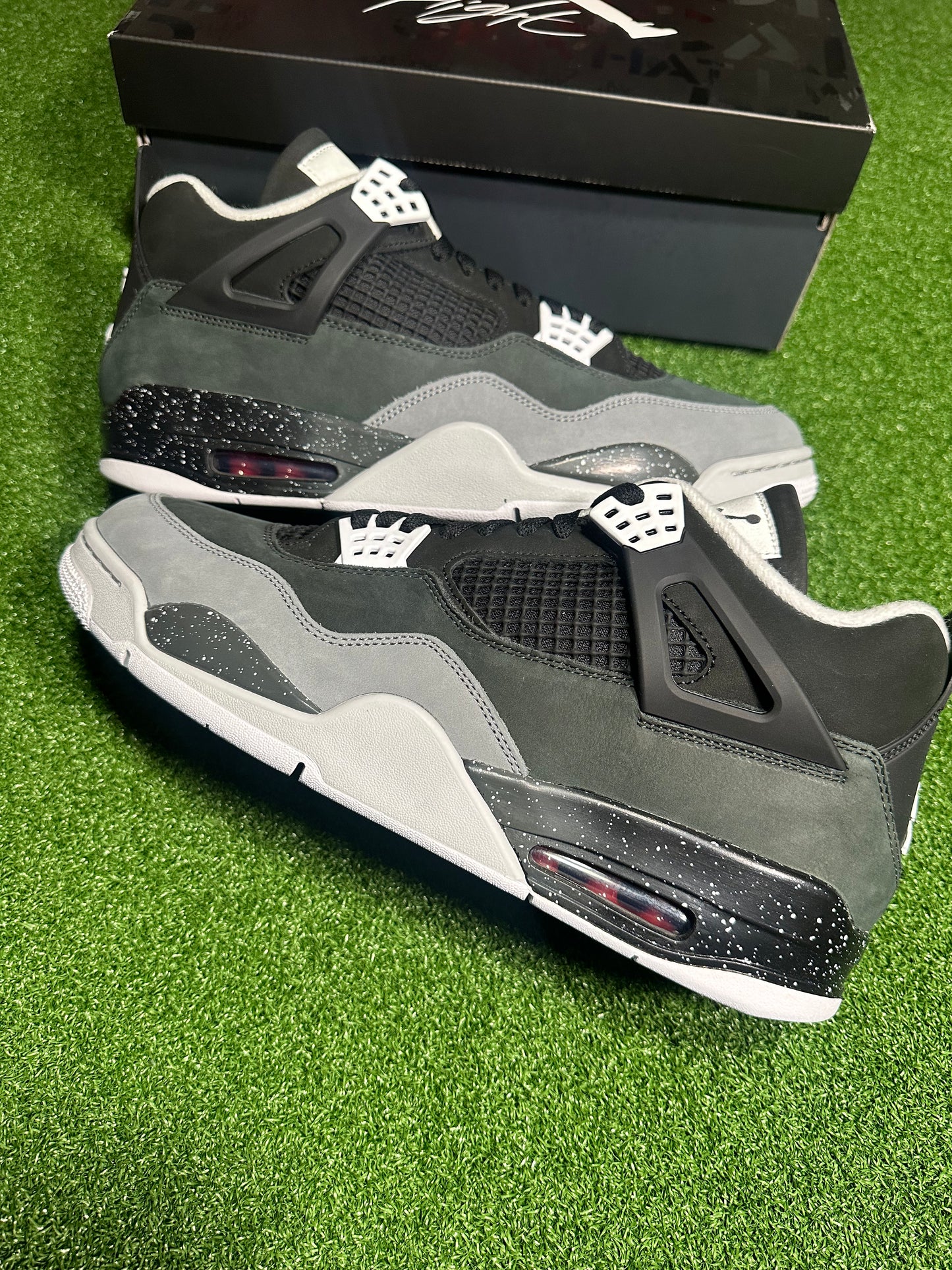 Jordan 4 Retro Miedo (2024)