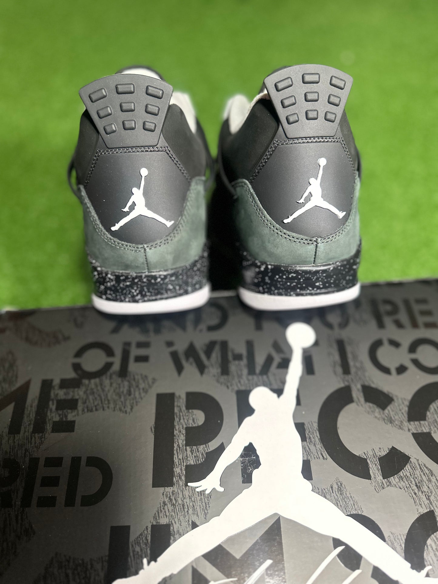 Jordan 4 Retro Miedo (2024)