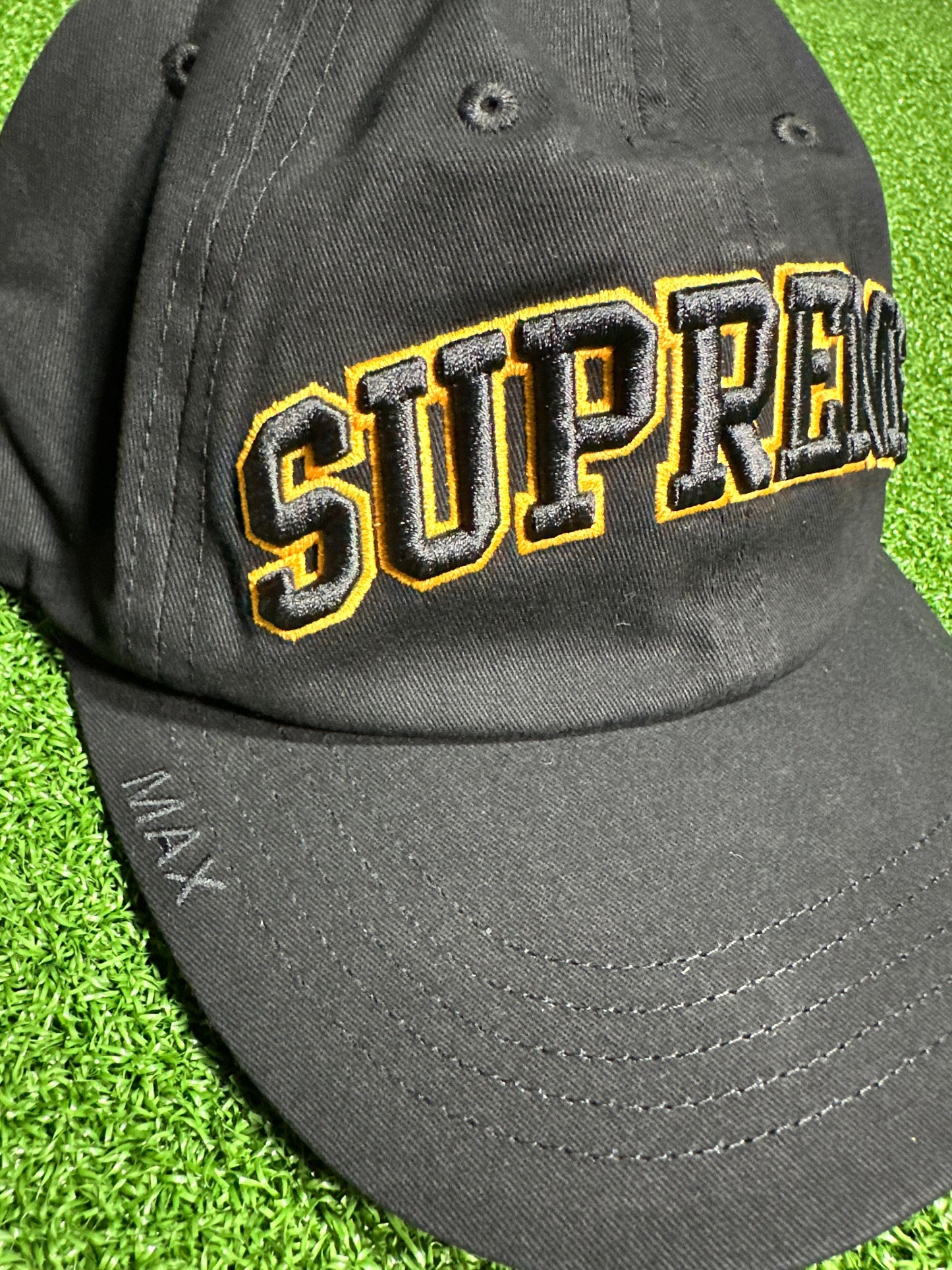 Supreme Difference - 6 paneles, color negro