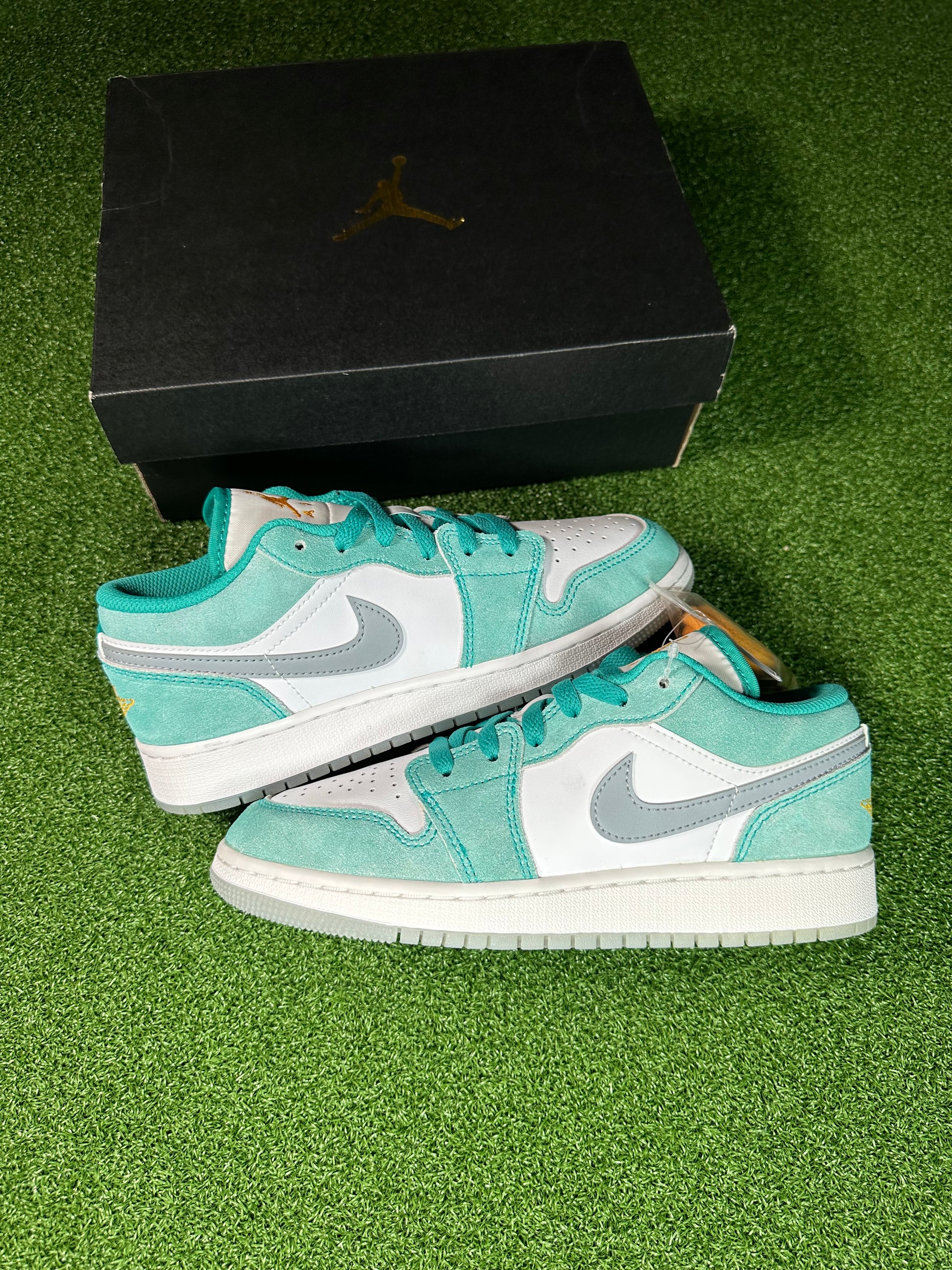 Jordan 1 Low New Emerald GS Side View