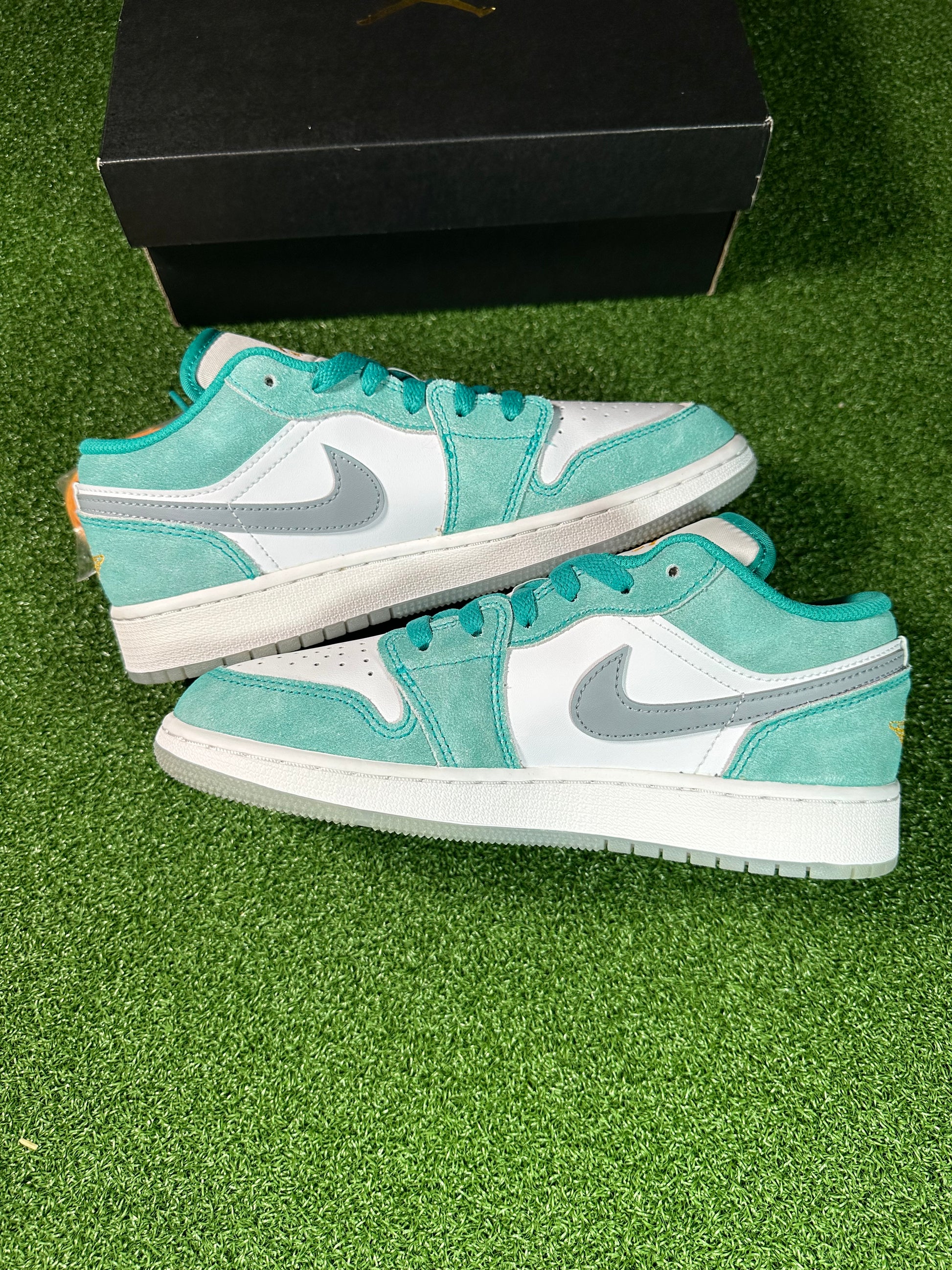 Jordan 1 Low New Emerald Youth Sneaker
